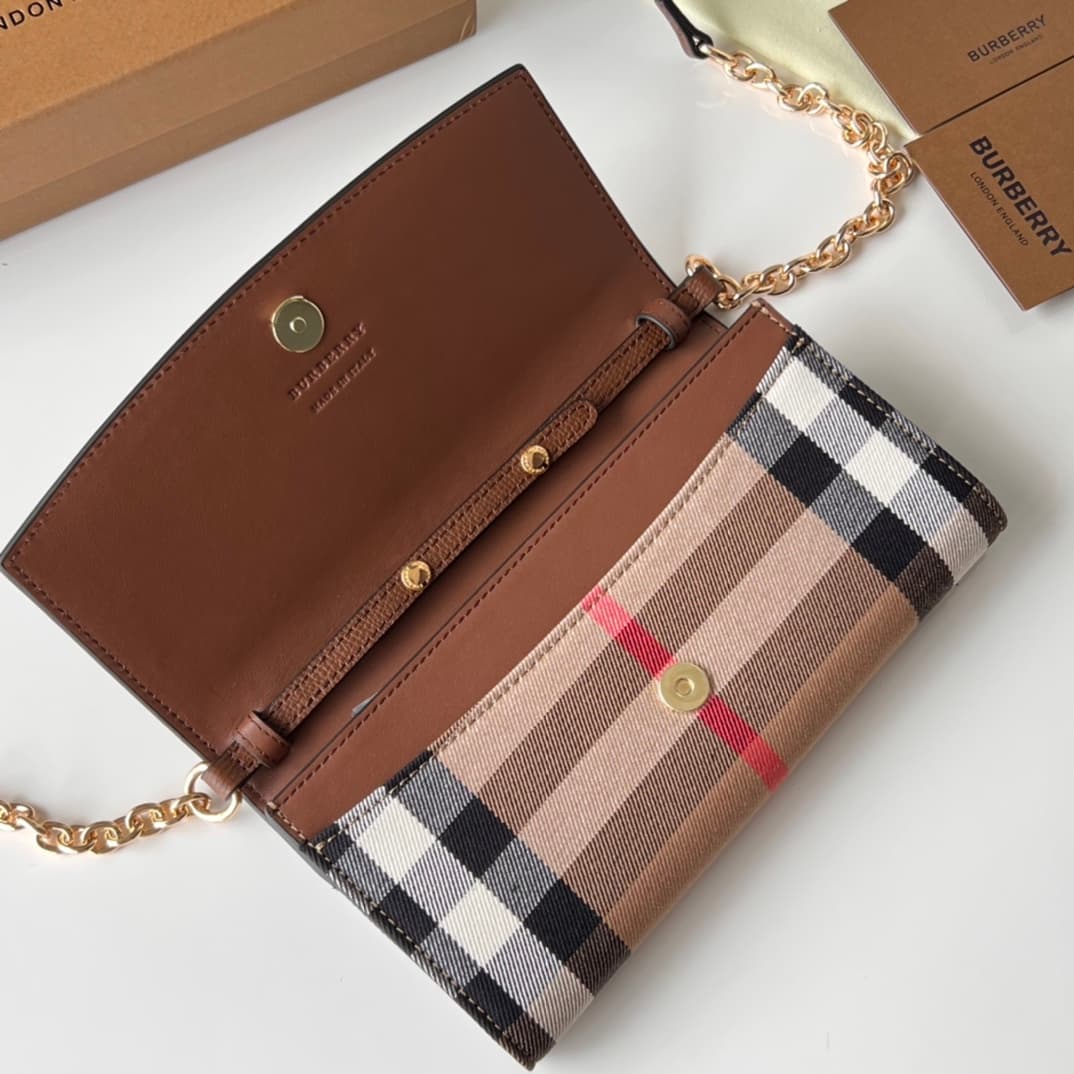 C54 Bur family Horseferry plaid leather chain wallet, handbag 👉 Comes with a leather chain and shoulder strap. This product can be used as a small handbag on its own, or as a wallet stored inside a daily handbag. 👍 High-quality products from the store, fi — image 7