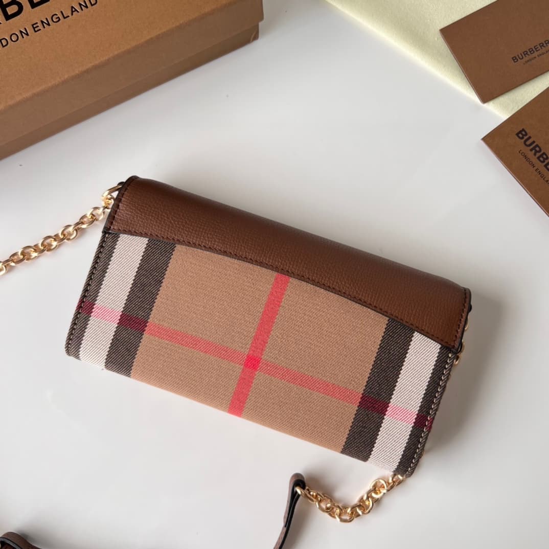 C54 Bur family Horseferry plaid leather chain wallet, handbag 👉 Comes with a leather chain and shoulder strap. This product can be used as a small handbag on its own, or as a wallet stored inside a daily handbag. 👍 High-quality products from the store, fi — image 4