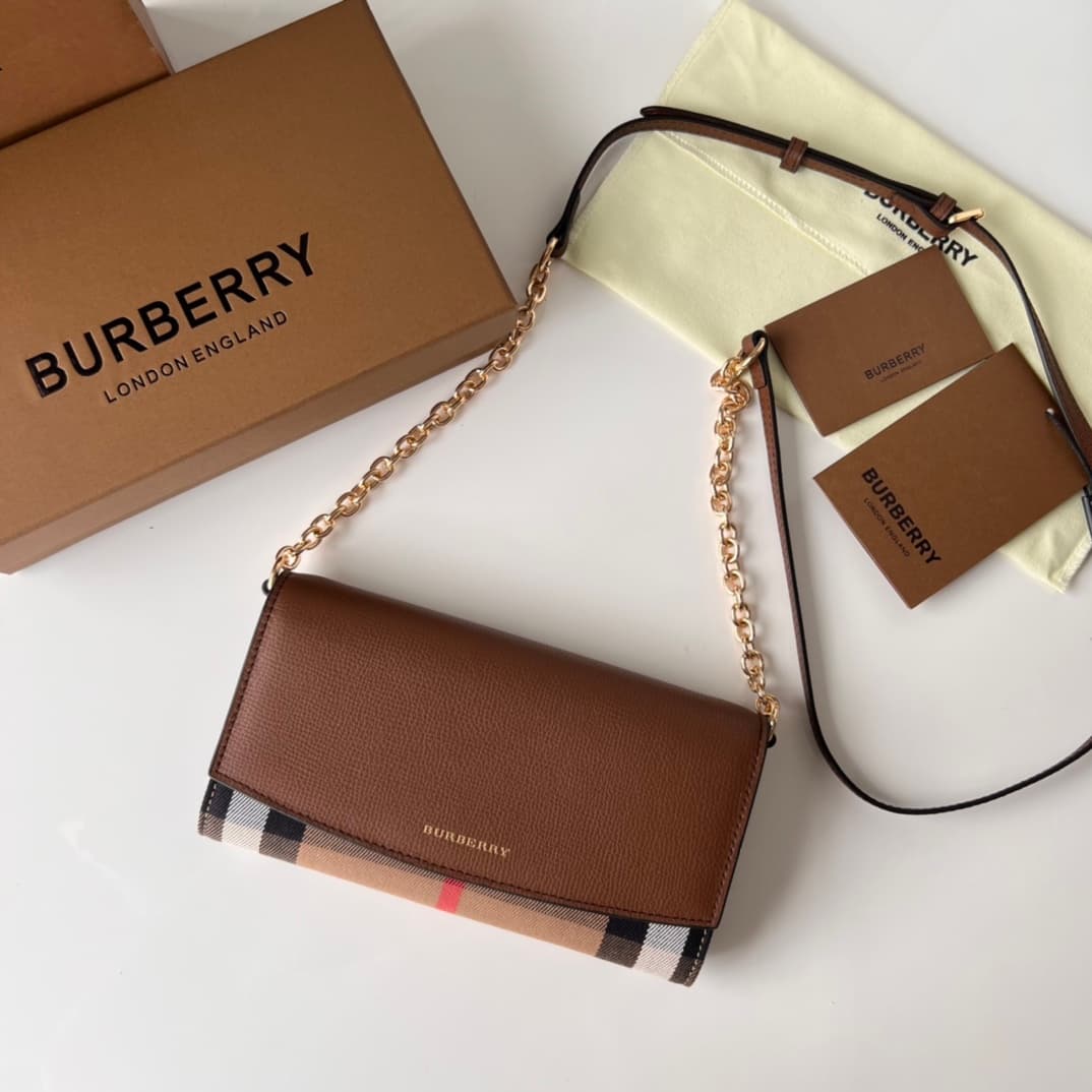 C54 Bur family Horseferry plaid leather chain wallet, handbag 👉 Comes with a leather chain and shoulder strap. This product can be used as a small handbag on its own, or as a wallet stored inside a daily handbag. 👍 High-quality products from the store, fi — image 2