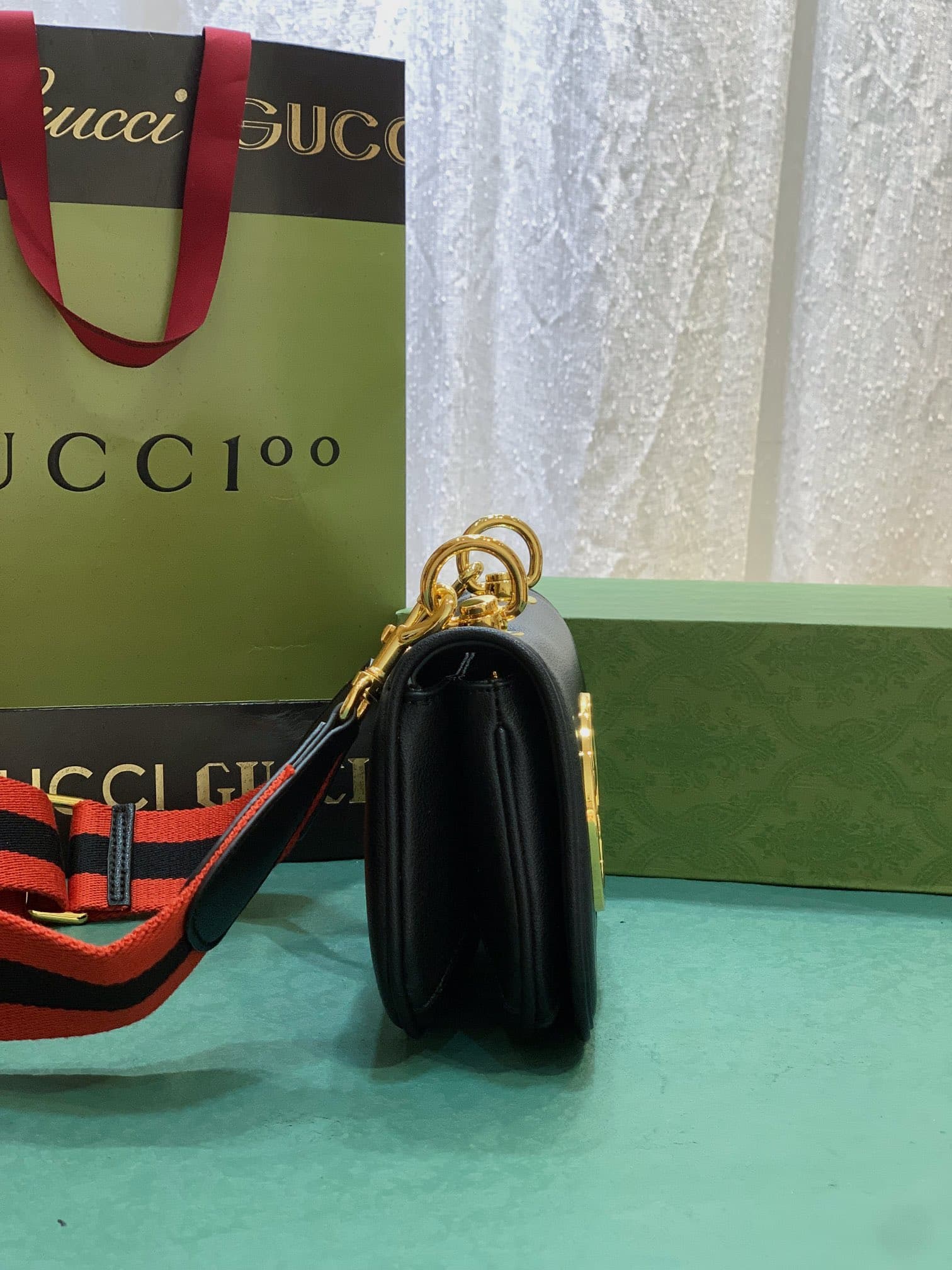 C3988 The new Gucci Blondie collection of handbags not only possesses a unique, dynamic charm, but also reflects the vision of creative director Alessandro Michele—honoring Gucci’s heritage while integrating contemporary expression. In the advertising cam — image 4