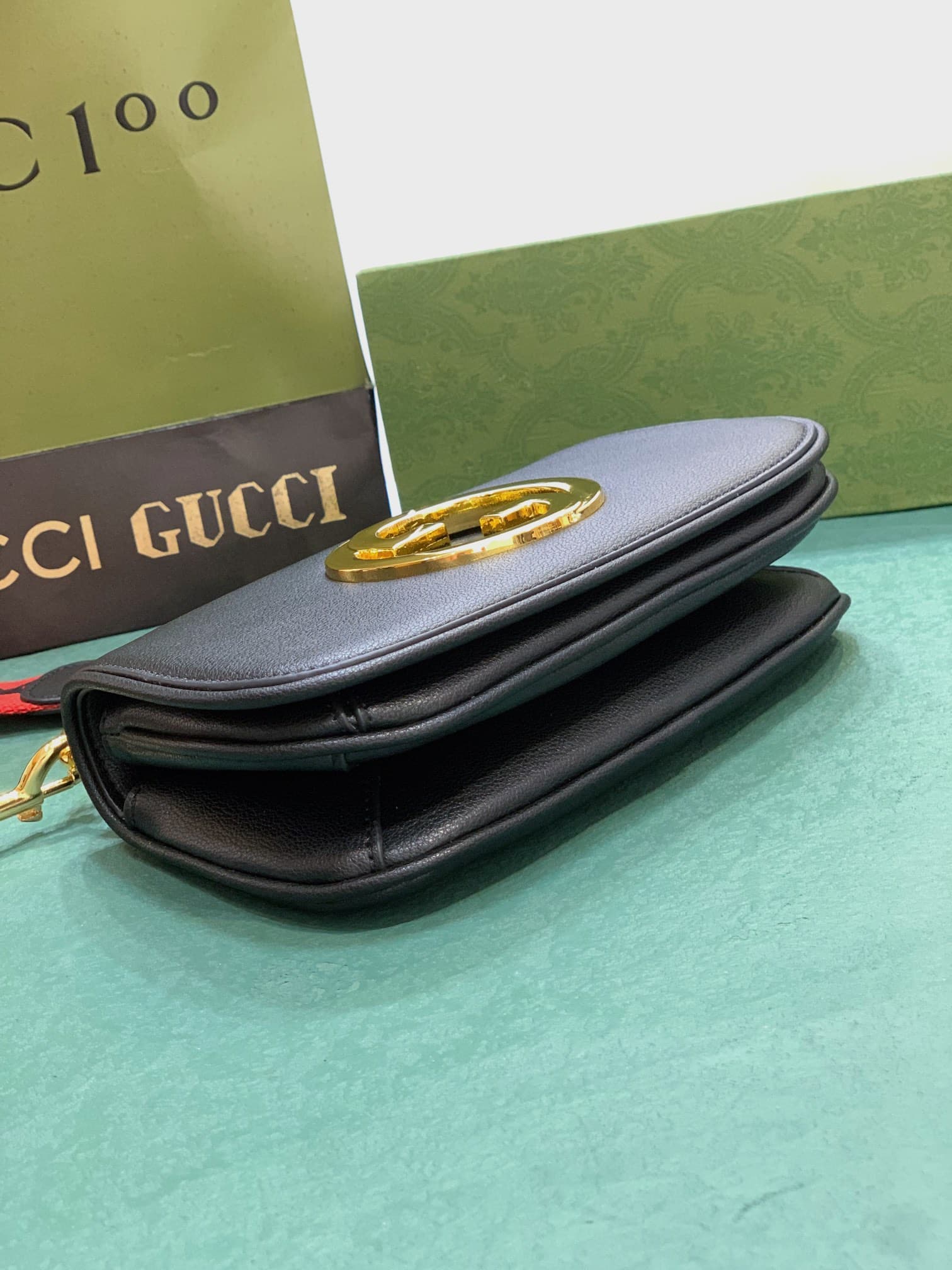 C3988 The new Gucci Blondie collection of handbags not only possesses a unique, dynamic charm, but also reflects the vision of creative director Alessandro Michele—honoring Gucci’s heritage while integrating contemporary expression. In the advertising cam — image 6