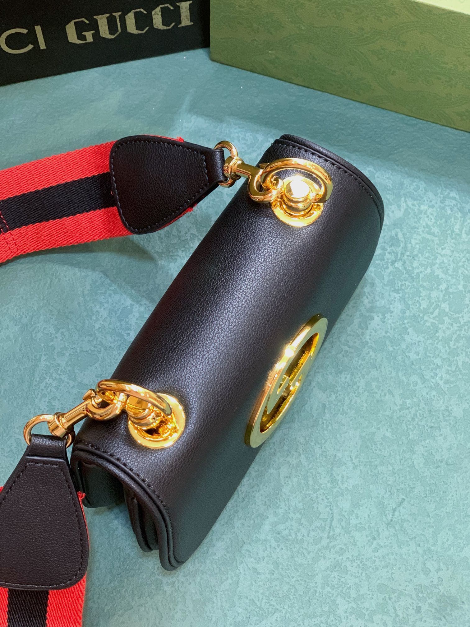 C3988 The new Gucci Blondie collection of handbags not only possesses a unique, dynamic charm, but also reflects the vision of creative director Alessandro Michele—honoring Gucci’s heritage while integrating contemporary expression. In the advertising cam — image 3