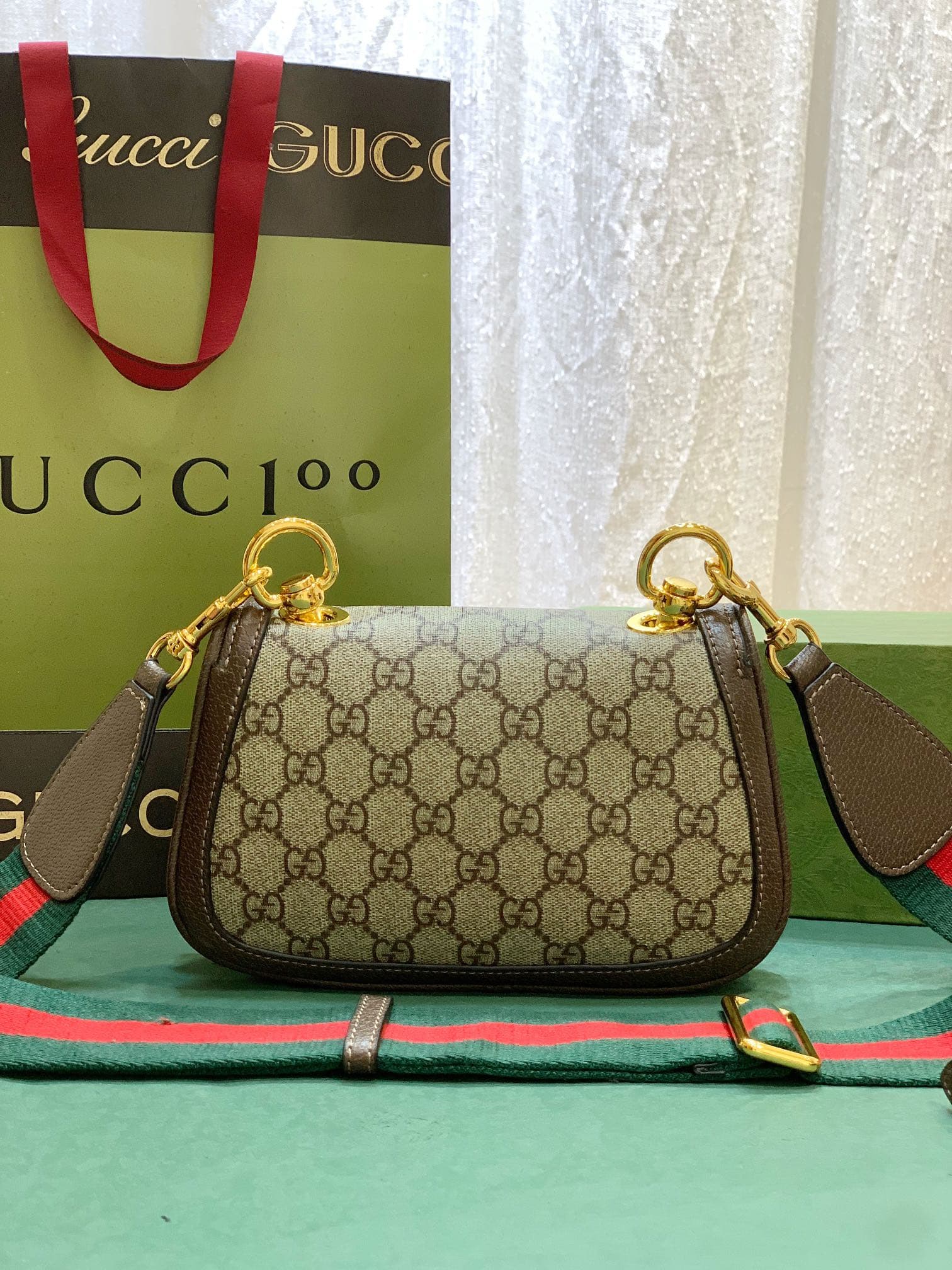 C3989 The new Gucci Blondie collection of handbags not only exudes a unique, dynamic charm, but also reflects the vision of creative director Alessandro Michele—honoring Gucci’s heritage while integrating contemporary expressions. In the advertising campa — image 2