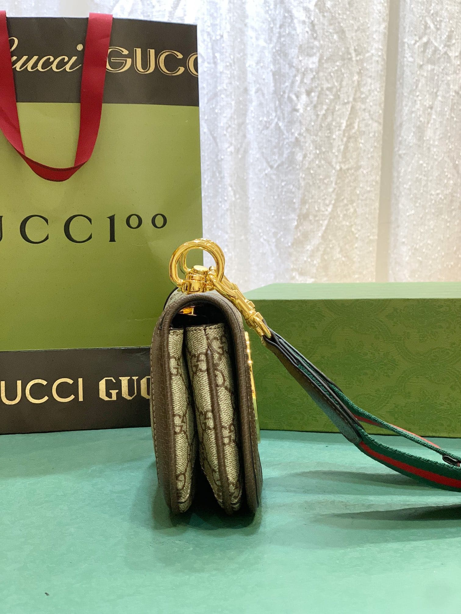 C3989 The new Gucci Blondie collection of handbags not only exudes a unique, dynamic charm, but also reflects the vision of creative director Alessandro Michele—honoring Gucci’s heritage while integrating contemporary expressions. In the advertising campa — image 3