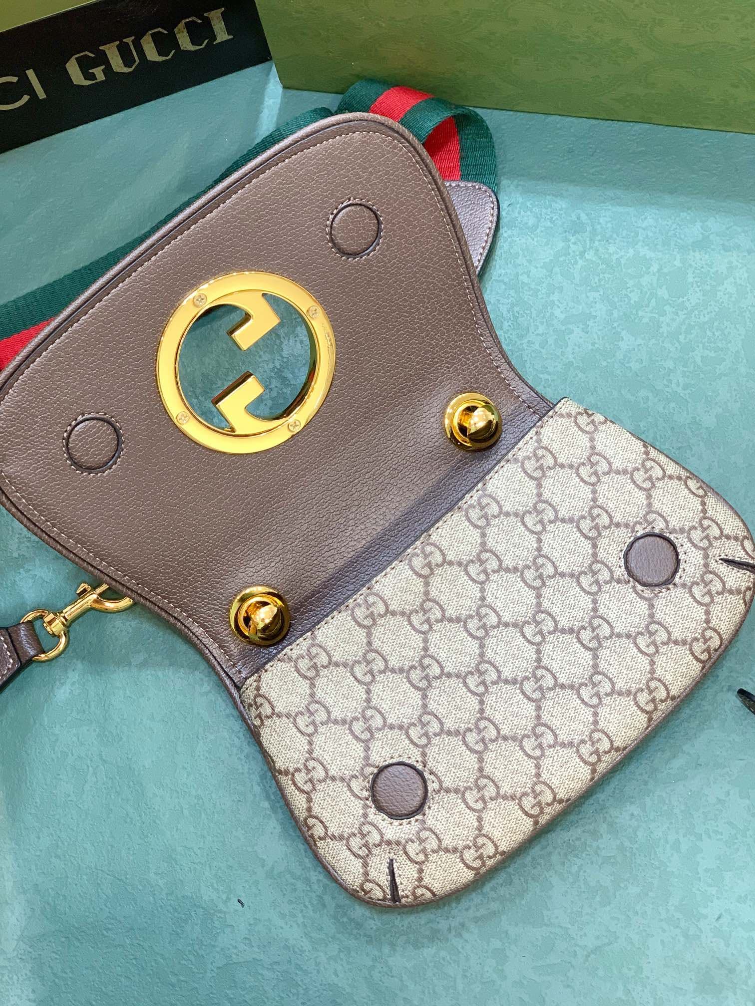 C3989 The new Gucci Blondie collection of handbags not only exudes a unique, dynamic charm, but also reflects the vision of creative director Alessandro Michele—honoring Gucci’s heritage while integrating contemporary expressions. In the advertising campa — image 5