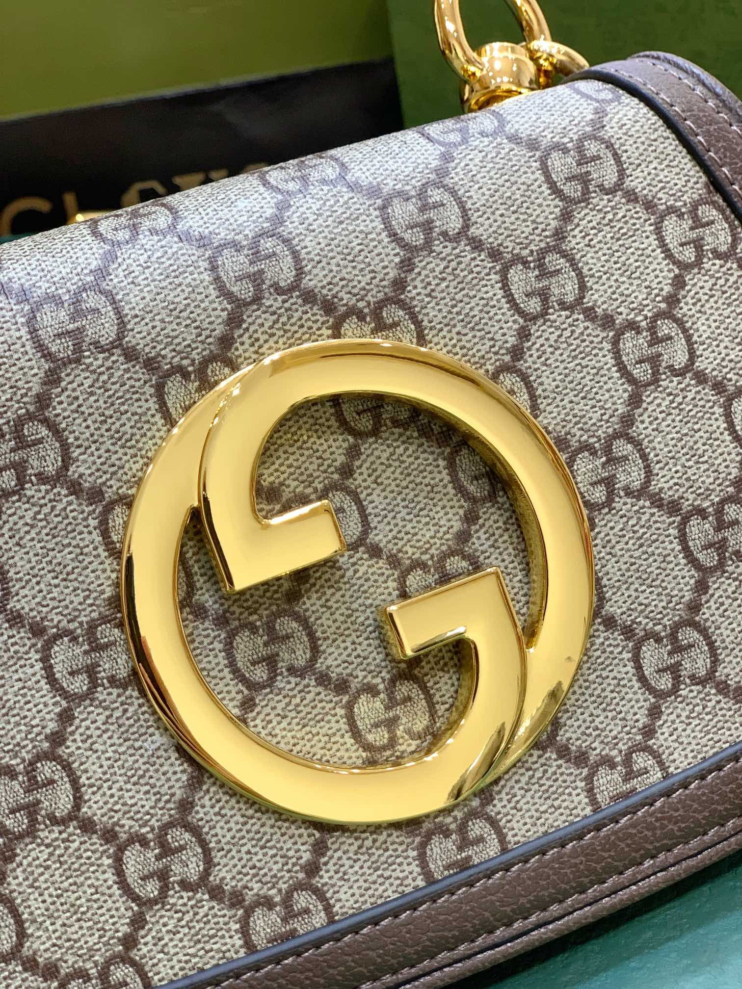 C3989 The new Gucci Blondie collection of handbags not only exudes a unique, dynamic charm, but also reflects the vision of creative director Alessandro Michele—honoring Gucci’s heritage while integrating contemporary expressions. In the advertising campa — image 7