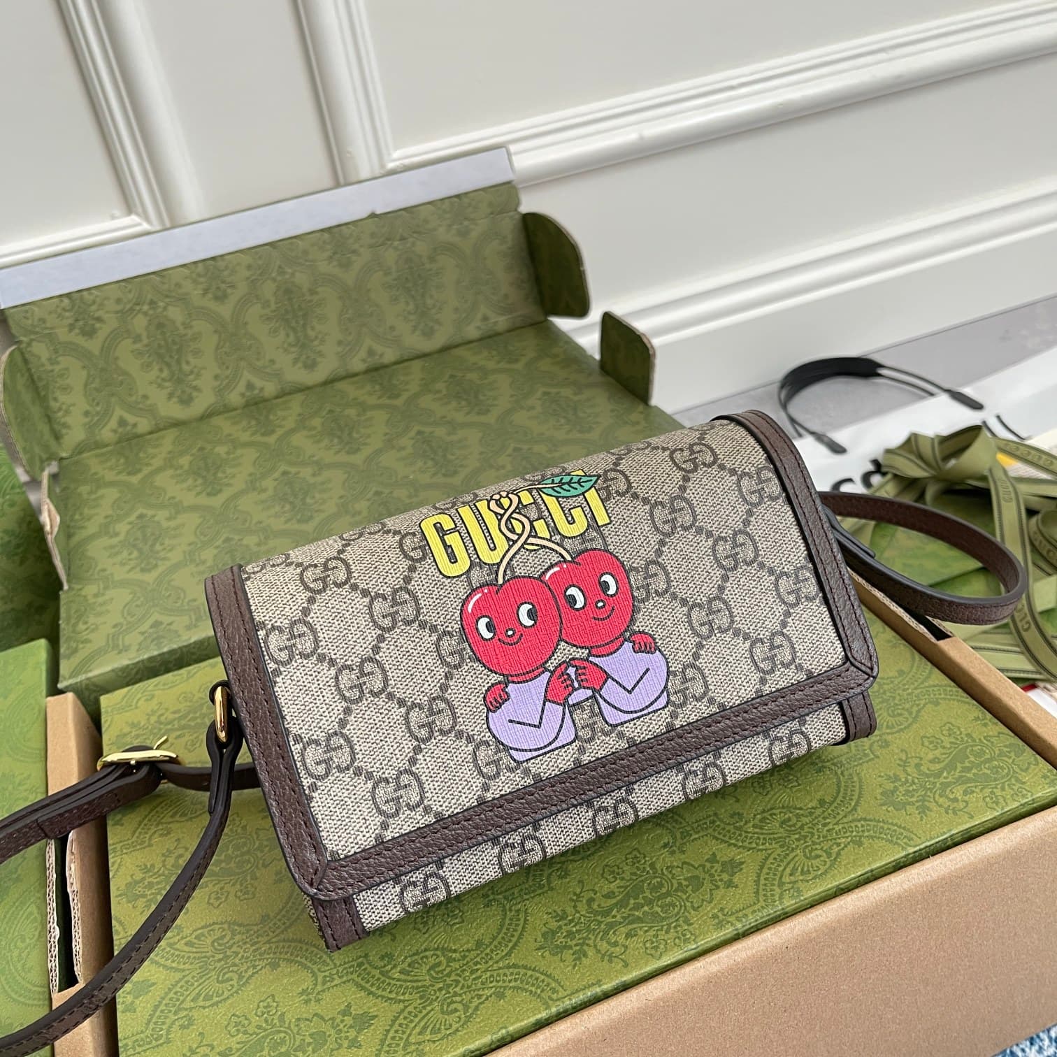 C4067 ‼️The Gucci cherry print mini handbag features designs created by Chilean cartoonist and illustrator Pablo Delcielo. This fashion collection, “Gucci’s Love March,” adds a playful touch of charm. Vibrant mysterious creatures and funky fruit character — image 2