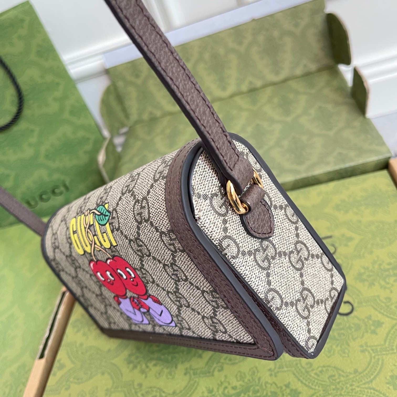 C4067 ‼️The Gucci cherry print mini handbag features designs created by Chilean cartoonist and illustrator Pablo Delcielo. This fashion collection, “Gucci’s Love March,” adds a playful touch of charm. Vibrant mysterious creatures and funky fruit character — image 4