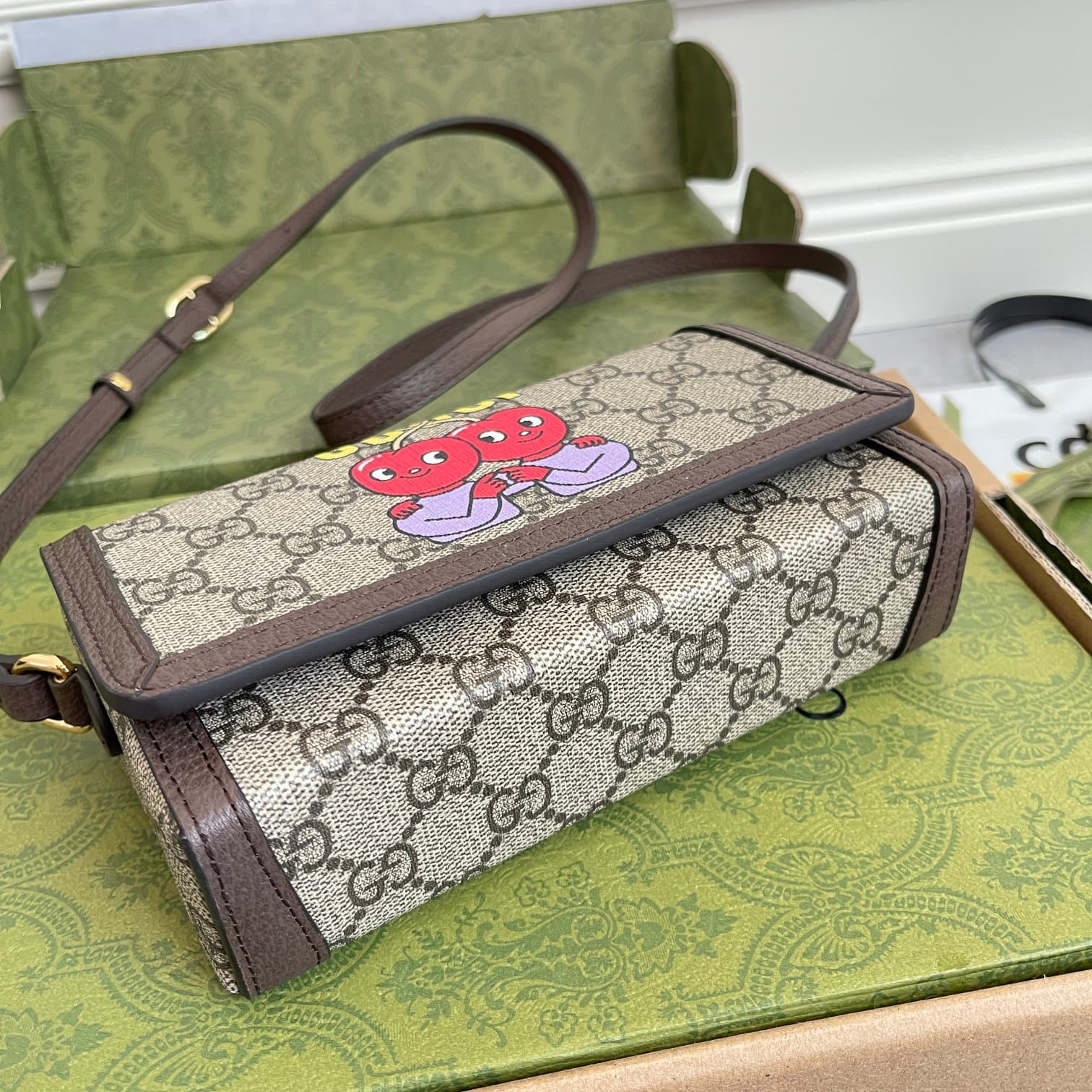 C4067 ‼️The Gucci cherry print mini handbag features designs created by Chilean cartoonist and illustrator Pablo Delcielo. This fashion collection, “Gucci’s Love March,” adds a playful touch of charm. Vibrant mysterious creatures and funky fruit character — image 7