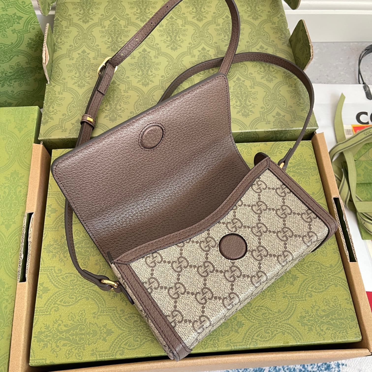 C4067 ‼️The Gucci cherry print mini handbag features designs created by Chilean cartoonist and illustrator Pablo Delcielo. This fashion collection, “Gucci’s Love March,” adds a playful touch of charm. Vibrant mysterious creatures and funky fruit character — image 8