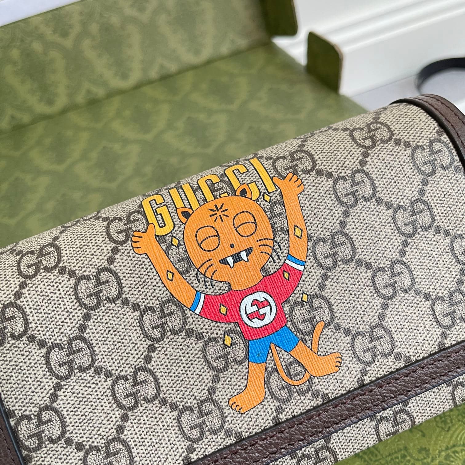 C4066 ‼️The Gucci kitten print mini handbag features designs created by Chilean cartoonist and illustrator Pablo Delcielo. His “Gucci Love Symphony” collection adds a playful touch to the fashion collection. Vibrant, mysterious creatures and funky fruit c — image 3