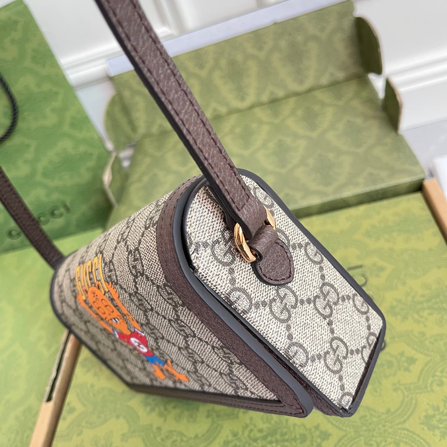 C4066 ‼️The Gucci kitten print mini handbag features designs created by Chilean cartoonist and illustrator Pablo Delcielo. His “Gucci Love Symphony” collection adds a playful touch to the fashion collection. Vibrant, mysterious creatures and funky fruit c — image 4