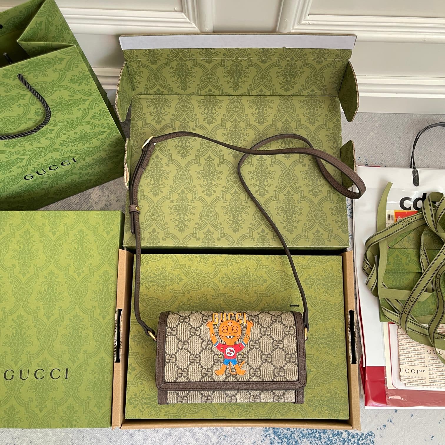 C4066 ‼️The Gucci kitten print mini handbag features designs created by Chilean cartoonist and illustrator Pablo Delcielo. His “Gucci Love Symphony” collection adds a playful touch to the fashion collection. Vibrant, mysterious creatures and funky fruit c — image 6
