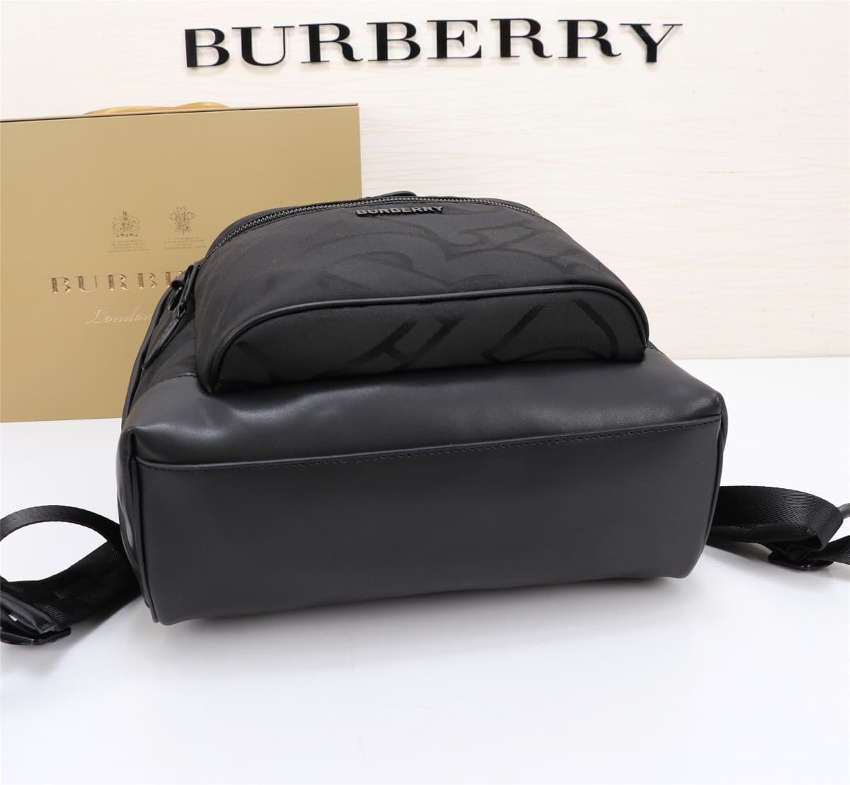 C7 🔥🔥 Barbour New Men's Backpack, Reimagined Check Electronic Canvas Backpack – an Eco-friendly Canvas Made from Recyclable Materials, Using Less Water and Reducing CO2 Emissions Compared to Traditional Coated Canvas. Features our logo and ribbed leather  — image 5