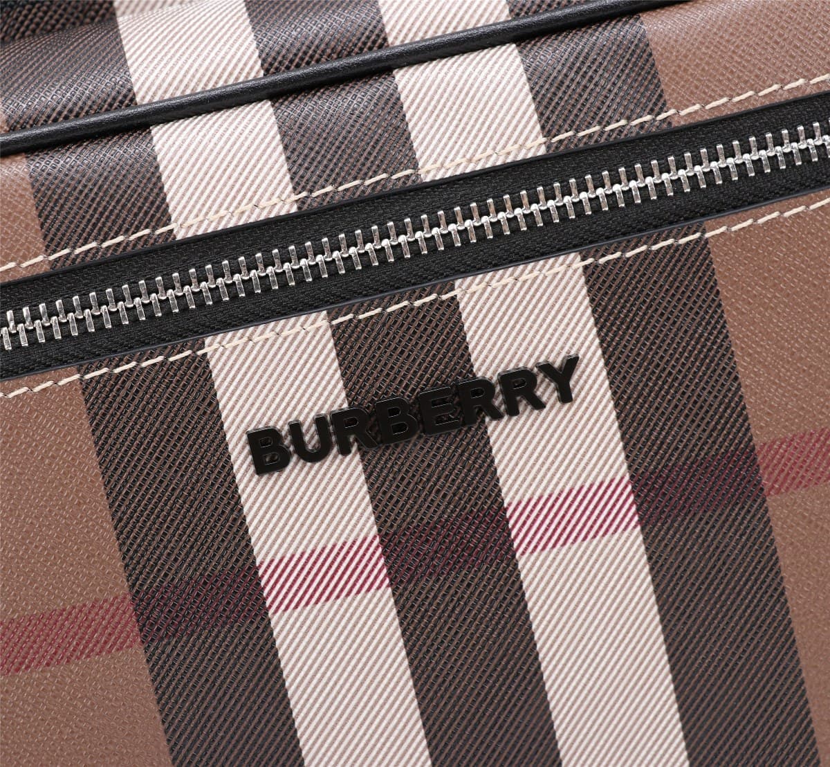 C6 💎💎360💎💎🔥🔥 Burberry New Men's Backpack, Reimagined Checked Electronic Canvas Backpack – an eco-friendly canvas made primarily from renewable resources. Compared to traditional coated canvas, this renewable material requires less water and emits fewer ca — image 4