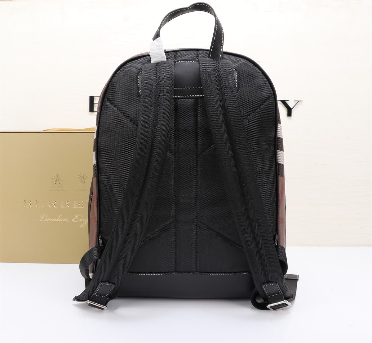 C6 💎💎360💎💎🔥🔥 Burberry New Men's Backpack, Reimagined Checked Electronic Canvas Backpack – an eco-friendly canvas made primarily from renewable resources. Compared to traditional coated canvas, this renewable material requires less water and emits fewer ca — image 6