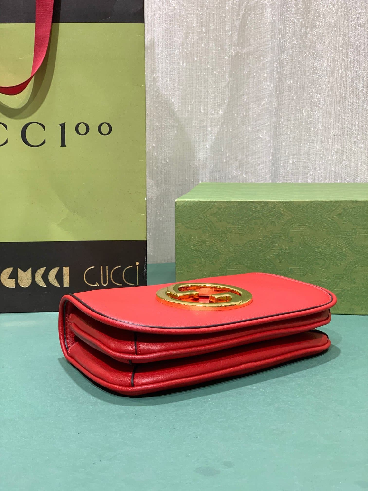 C3990 The new Gucci Blondie collection of handbags not only exudes a unique, dynamic charm, but also reflects the vision of creative director Alessandro Michele—celebrating Gucci’s heritage while integrating contemporary expressions. In the advertising co — image 3
