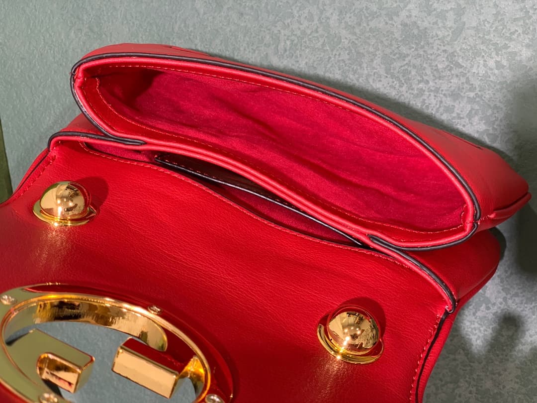 C3990 The new Gucci Blondie collection of handbags not only exudes a unique, dynamic charm, but also reflects the vision of creative director Alessandro Michele—celebrating Gucci’s heritage while integrating contemporary expressions. In the advertising co — image 5