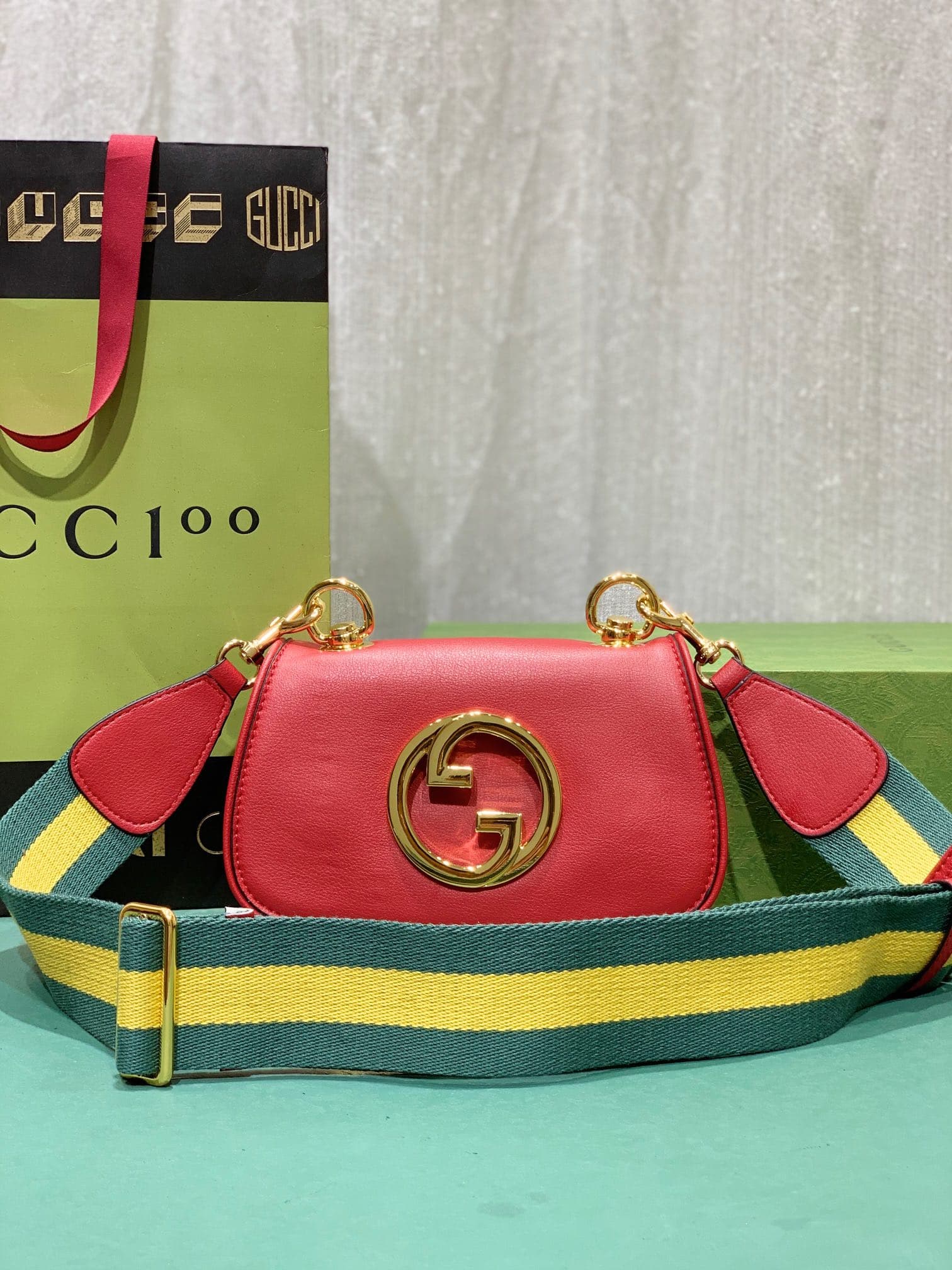 C3990 The new Gucci Blondie collection of handbags not only exudes a unique, dynamic charm, but also reflects the vision of creative director Alessandro Michele—celebrating Gucci’s heritage while integrating contemporary expressions. In the advertising co — image 1