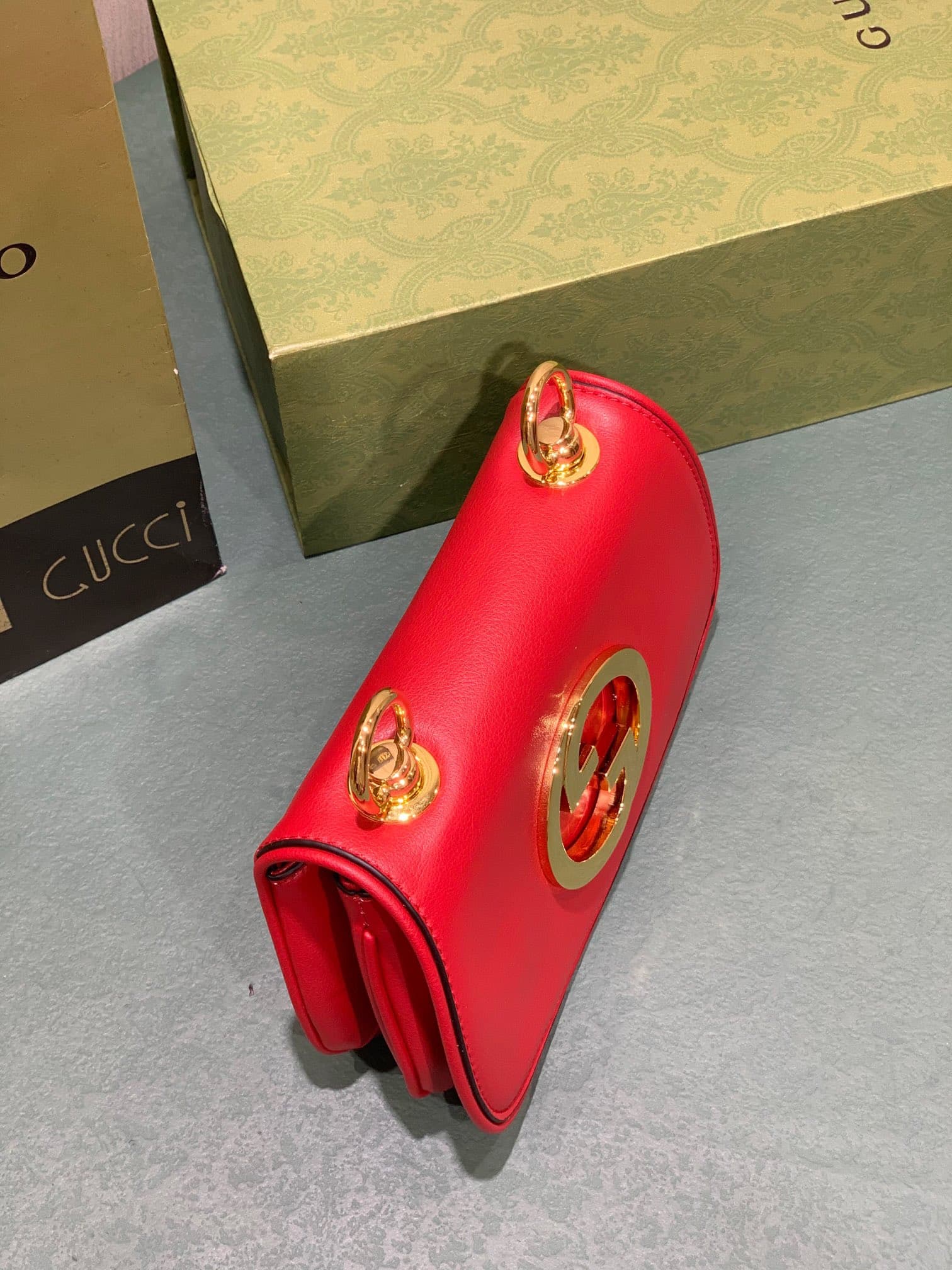 C3990 The new Gucci Blondie collection of handbags not only exudes a unique, dynamic charm, but also reflects the vision of creative director Alessandro Michele—celebrating Gucci’s heritage while integrating contemporary expressions. In the advertising co — image 6