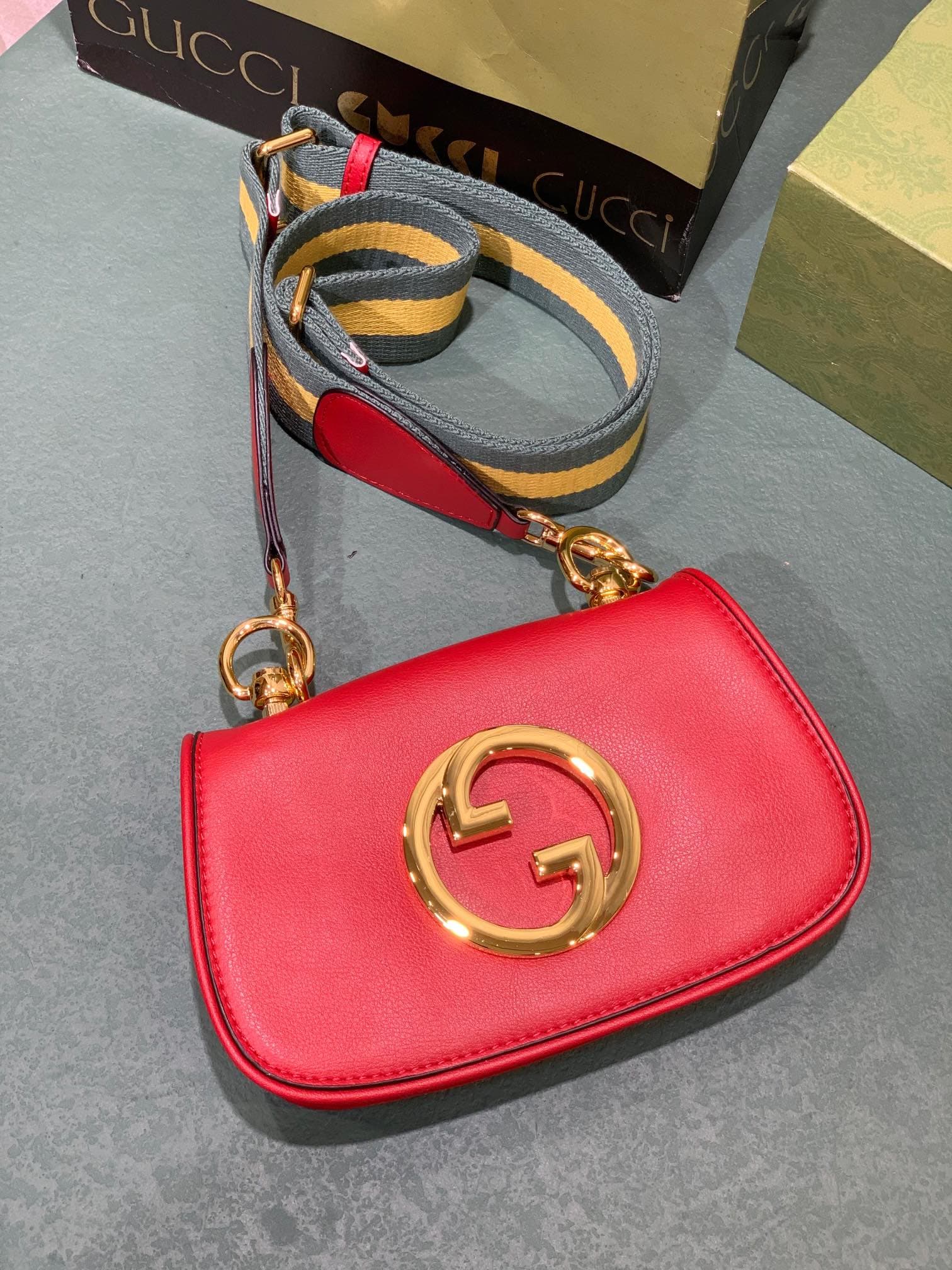 C3990 The new Gucci Blondie collection of handbags not only exudes a unique, dynamic charm, but also reflects the vision of creative director Alessandro Michele—celebrating Gucci’s heritage while integrating contemporary expressions. In the advertising co — image 4