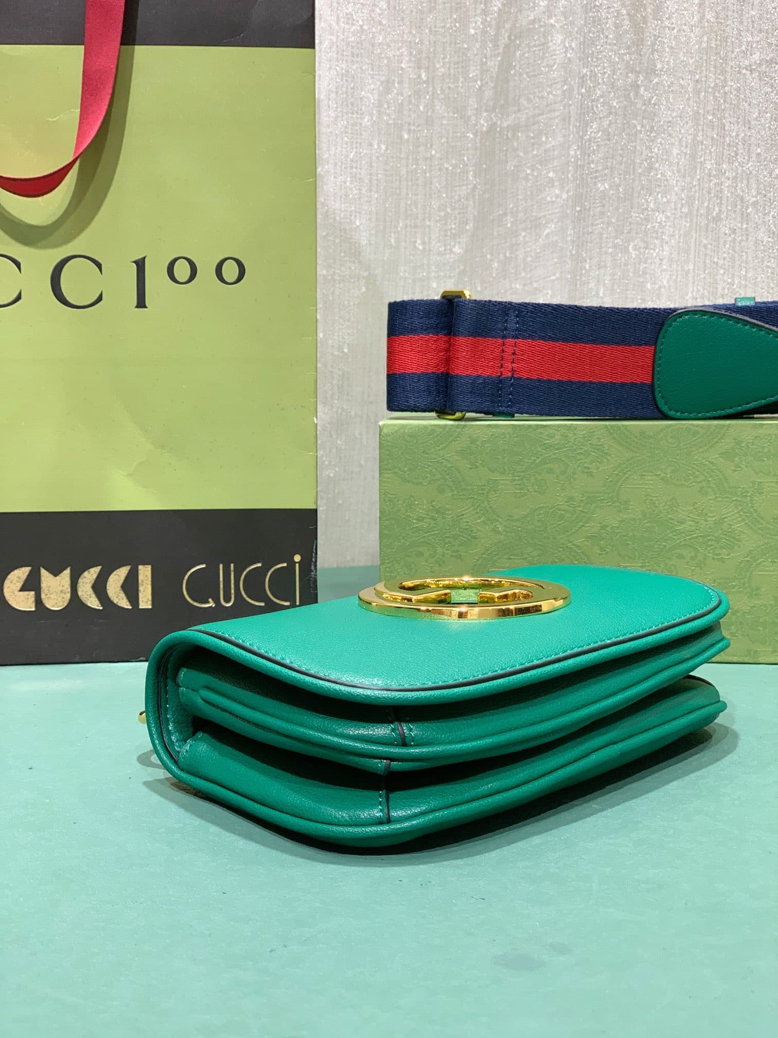 C3991 The new Gucci Blondie collection of handbags not only possesses a unique, dynamic charm, but also reflects the vision of creative director Alessandro Michele—celebrating Gucci’s heritage while integrating contemporary expressions. In the advertising — image 3