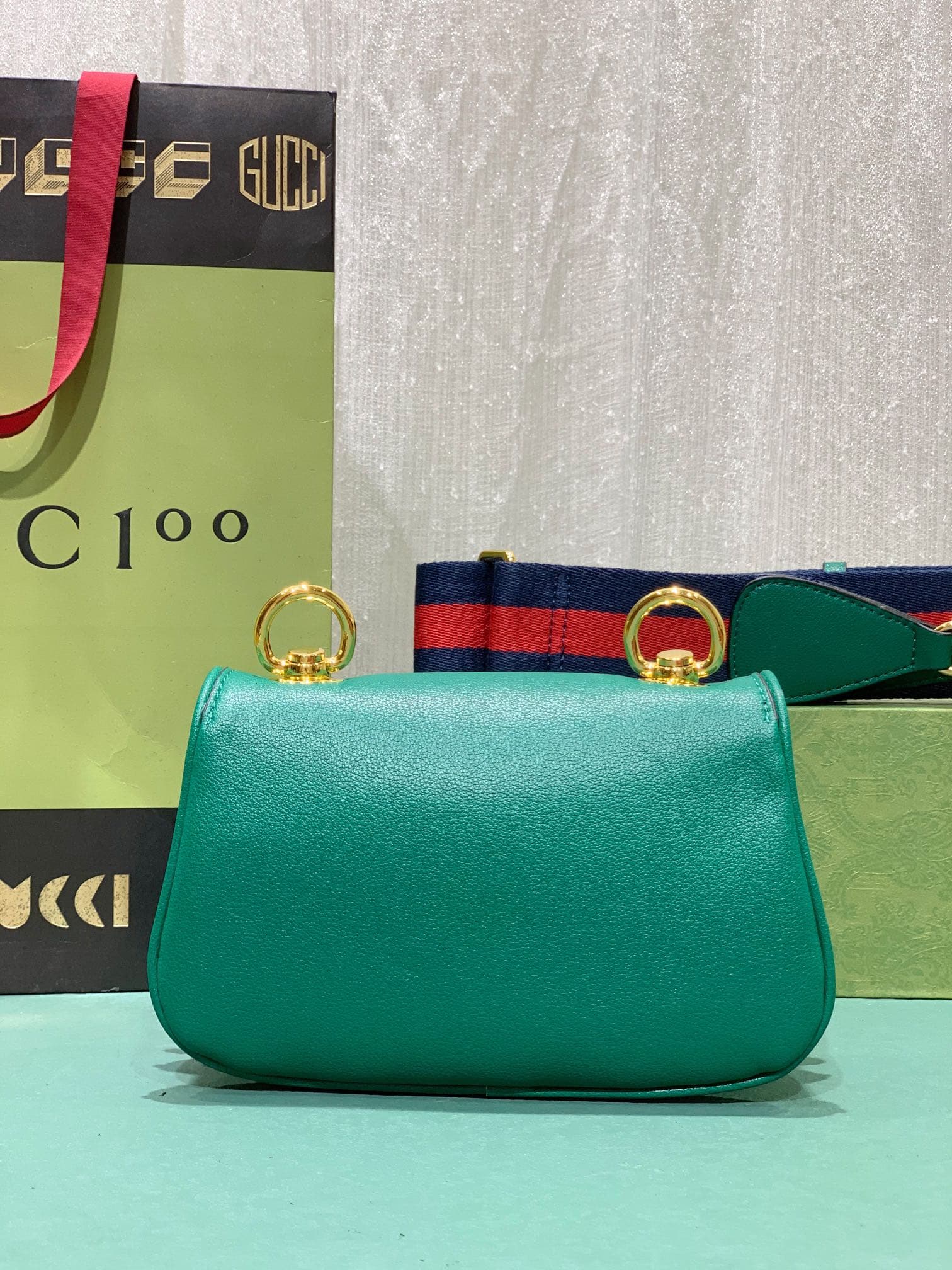C3991 The new Gucci Blondie collection of handbags not only possesses a unique, dynamic charm, but also reflects the vision of creative director Alessandro Michele—celebrating Gucci’s heritage while integrating contemporary expressions. In the advertising — image 2