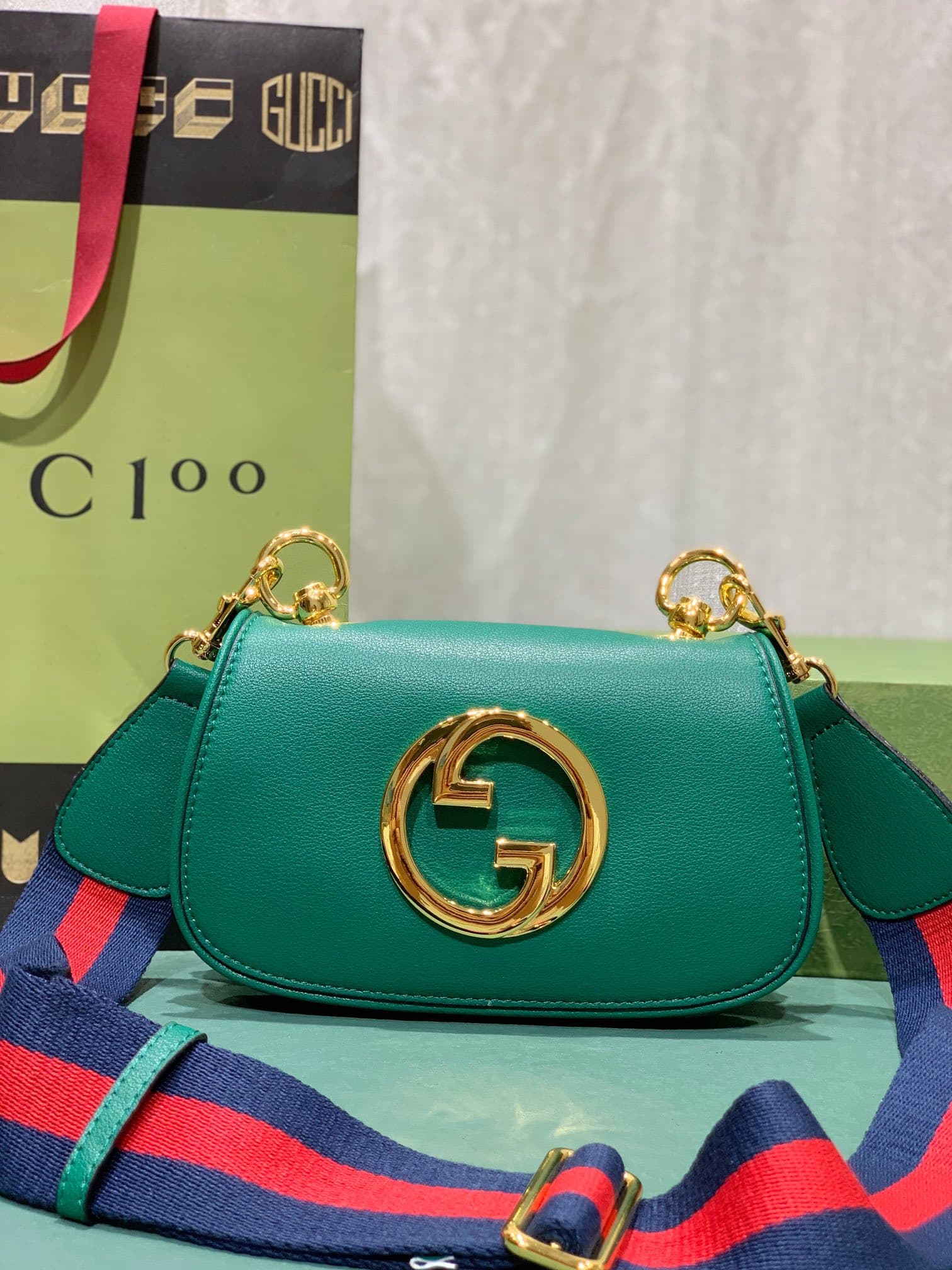 C3991 The new Gucci Blondie collection of handbags not only possesses a unique, dynamic charm, but also reflects the vision of creative director Alessandro Michele—celebrating Gucci’s heritage while integrating contemporary expressions. In the advertising — image 7