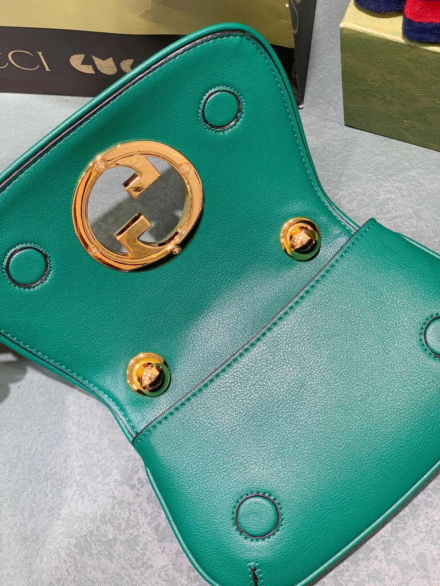 C3991 The new Gucci Blondie collection of handbags not only possesses a unique, dynamic charm, but also reflects the vision of creative director Alessandro Michele—celebrating Gucci’s heritage while integrating contemporary expressions. In the advertising — image 5