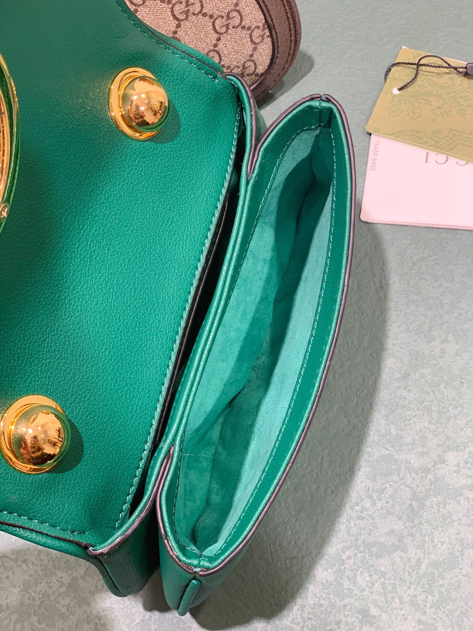 C3991 The new Gucci Blondie collection of handbags not only possesses a unique, dynamic charm, but also reflects the vision of creative director Alessandro Michele—celebrating Gucci’s heritage while integrating contemporary expressions. In the advertising — image 8