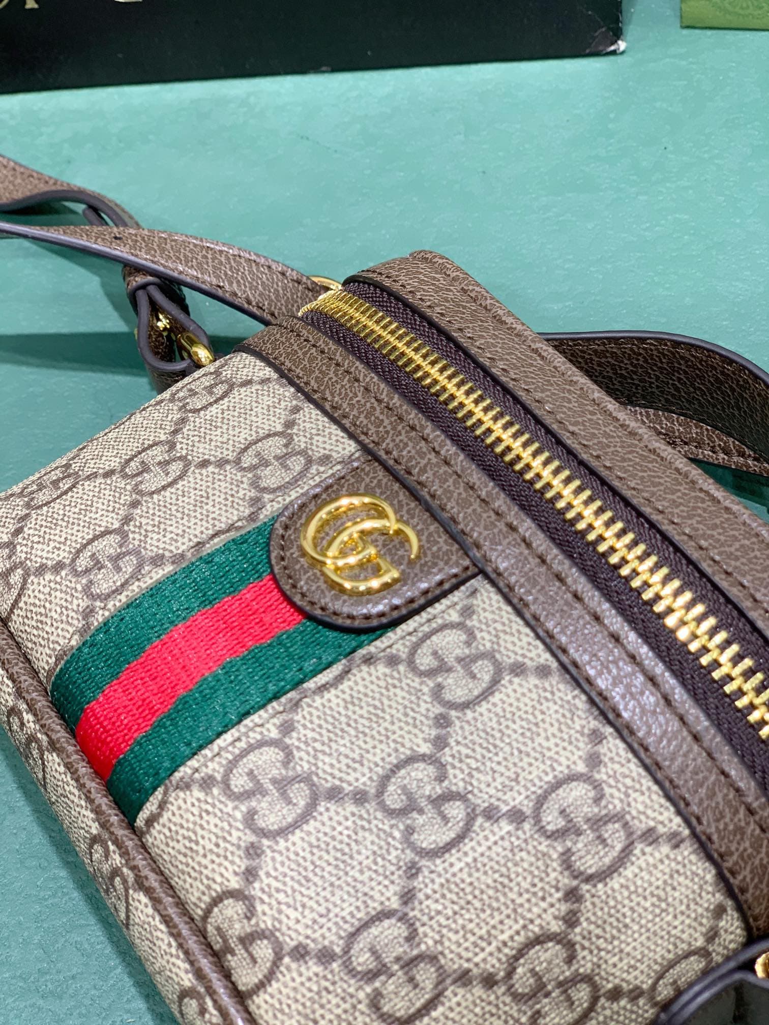 C3993 Ophidia collection/series GG mini handbag. This exquisite handbag combines iconic elements from various brands. It is made of GG Supreme canvas, with carefully crafted red and blue stripes straps and double G-shaped details. The Ophidia collection c — image 5