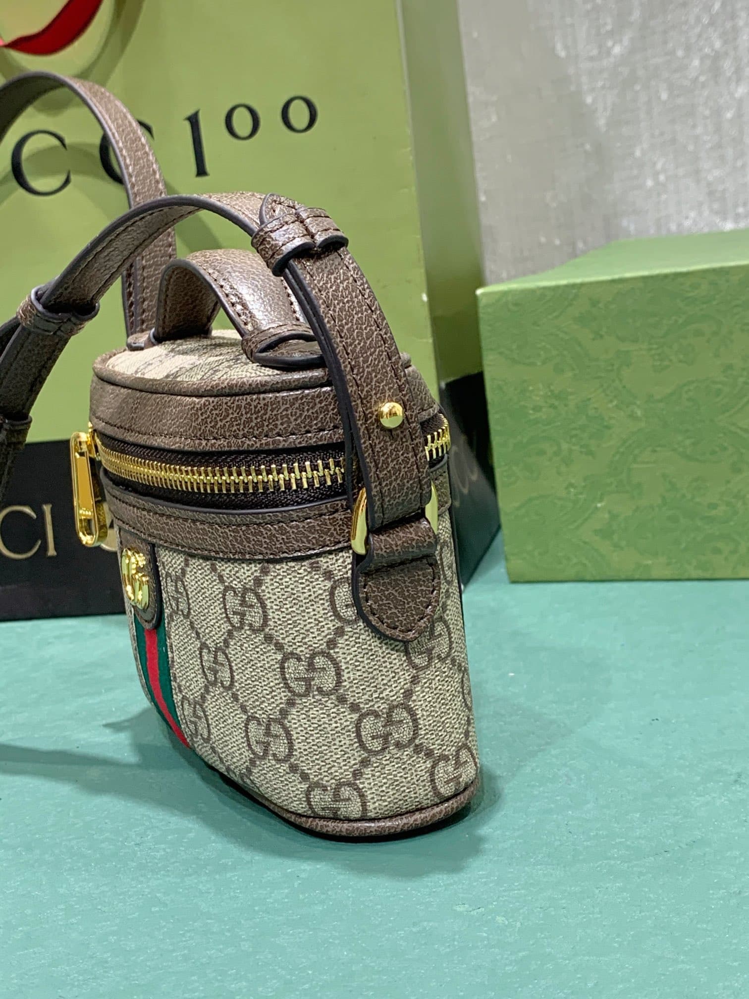 C3993 Ophidia collection/series GG mini handbag. This exquisite handbag combines iconic elements from various brands. It is made of GG Supreme canvas, with carefully crafted red and blue stripes straps and double G-shaped details. The Ophidia collection c — image 7
