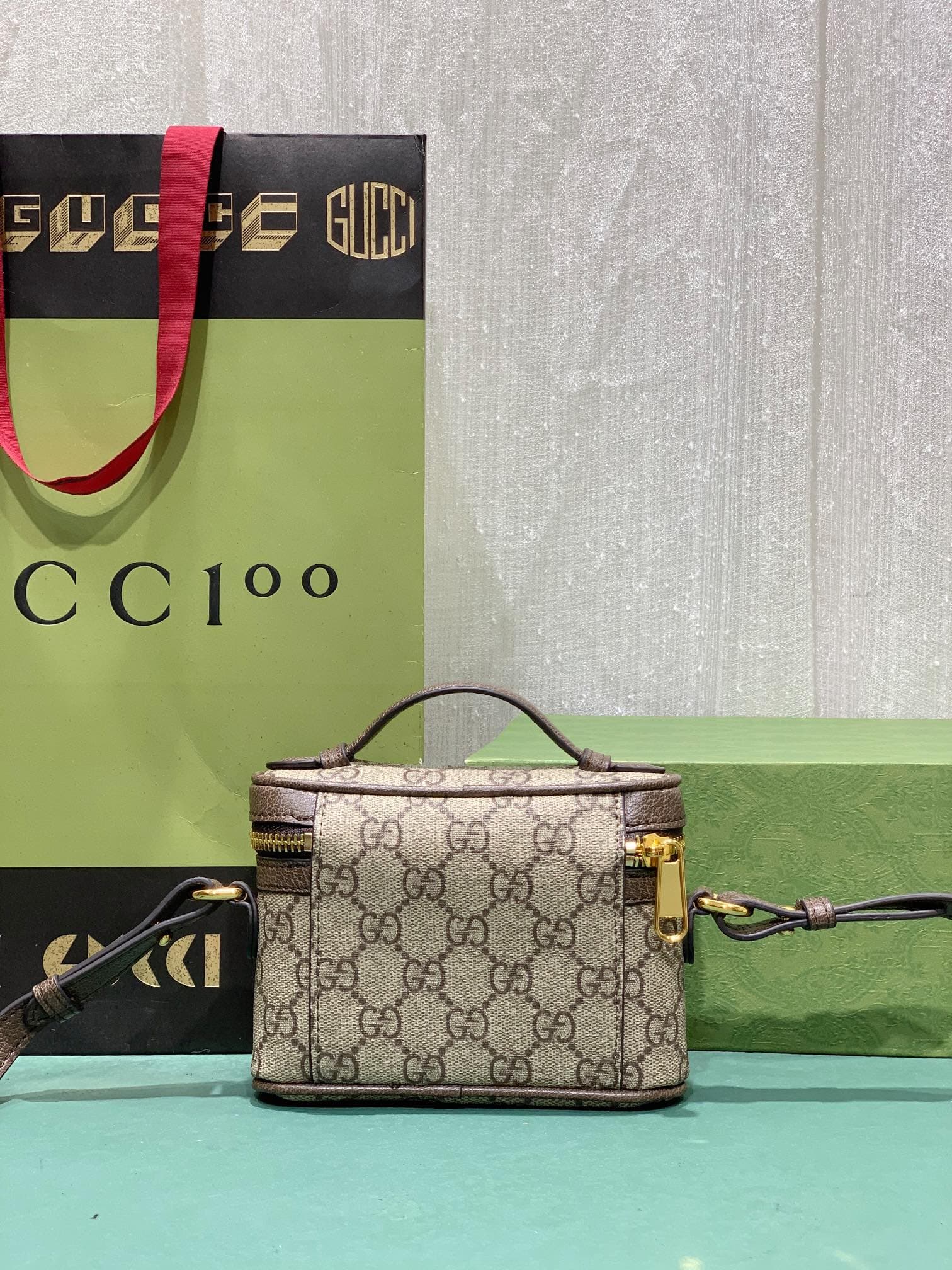C3993 Ophidia collection/series GG mini handbag. This exquisite handbag combines iconic elements from various brands. It is made of GG Supreme canvas, with carefully crafted red and blue stripes straps and double G-shaped details. The Ophidia collection c — image 2