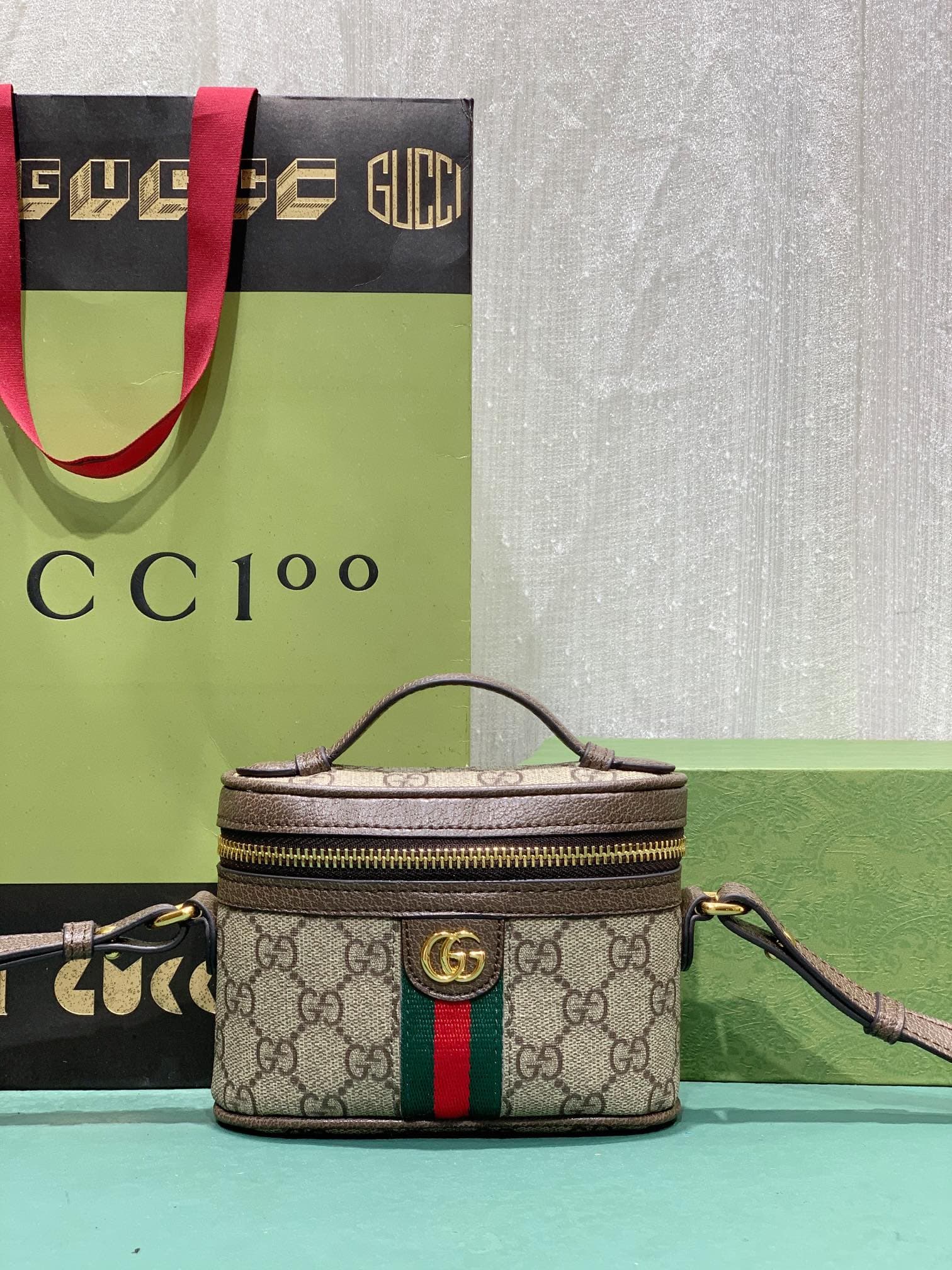 C3993 Ophidia collection/series GG mini handbag. This exquisite handbag combines iconic elements from various brands. It is made of GG Supreme canvas, with carefully crafted red and blue stripes straps and double G-shaped details. The Ophidia collection c — image 1
