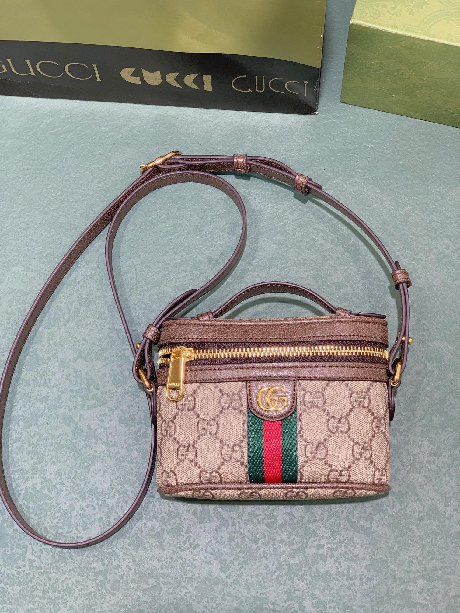 C3993 Ophidia collection/series GG mini handbag. This exquisite handbag combines iconic elements from various brands. It is made of GG Supreme canvas, with carefully crafted red and blue stripes straps and double G-shaped details. The Ophidia collection c — image 8