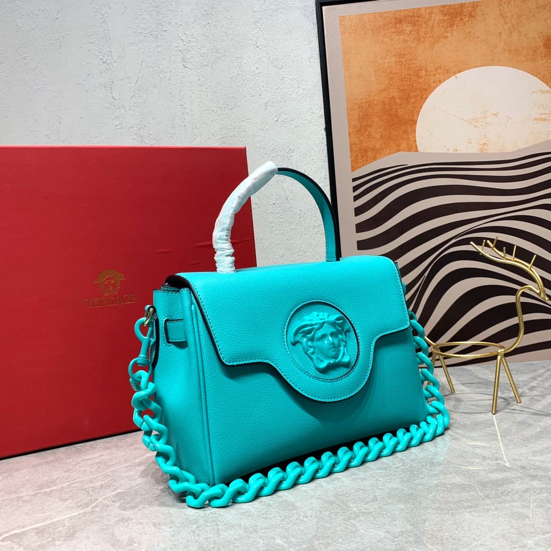 C8351 New colors 🎊💰 Small size 390 Versace – there are many new designs this year that are really impressive! The new bag series LaMedusa includes beaver and肯豆 styles. Also, the style worn by Wu Xuanyi is very good too~ It is said that the inspiration com — image 2