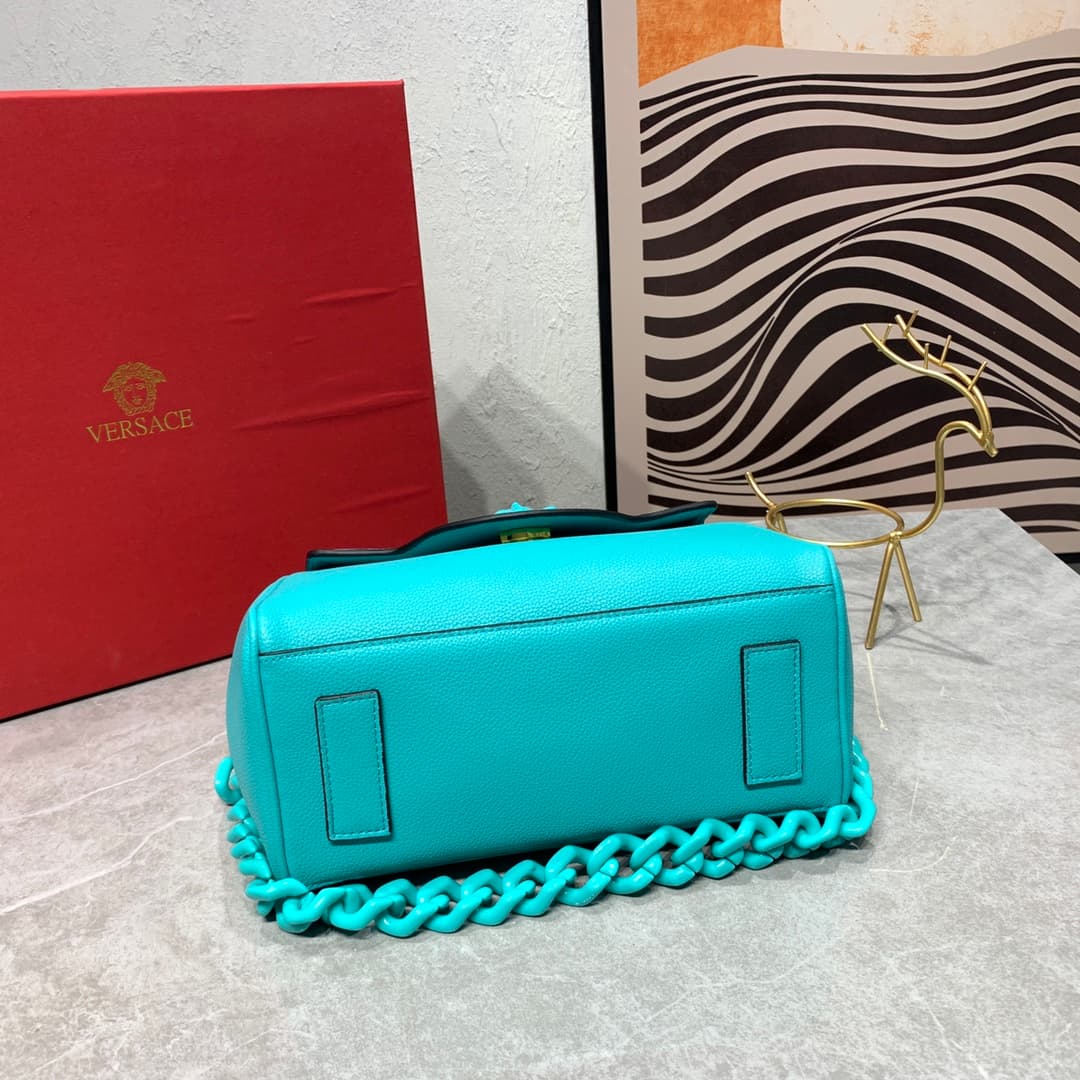 C8351 New colors 🎊💰 Small size 390 Versace – there are many new designs this year that are really impressive! The new bag series LaMedusa includes beaver and肯豆 styles. Also, the style worn by Wu Xuanyi is very good too~ It is said that the inspiration com — image 7