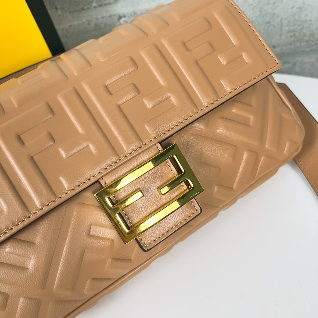 C2933 💰👑FENDI — image 6