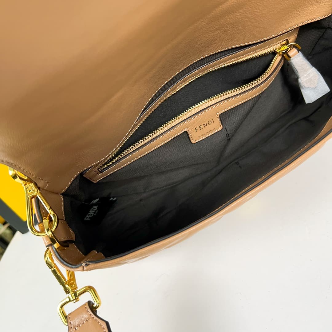 C2933 💰👑FENDI — image 8