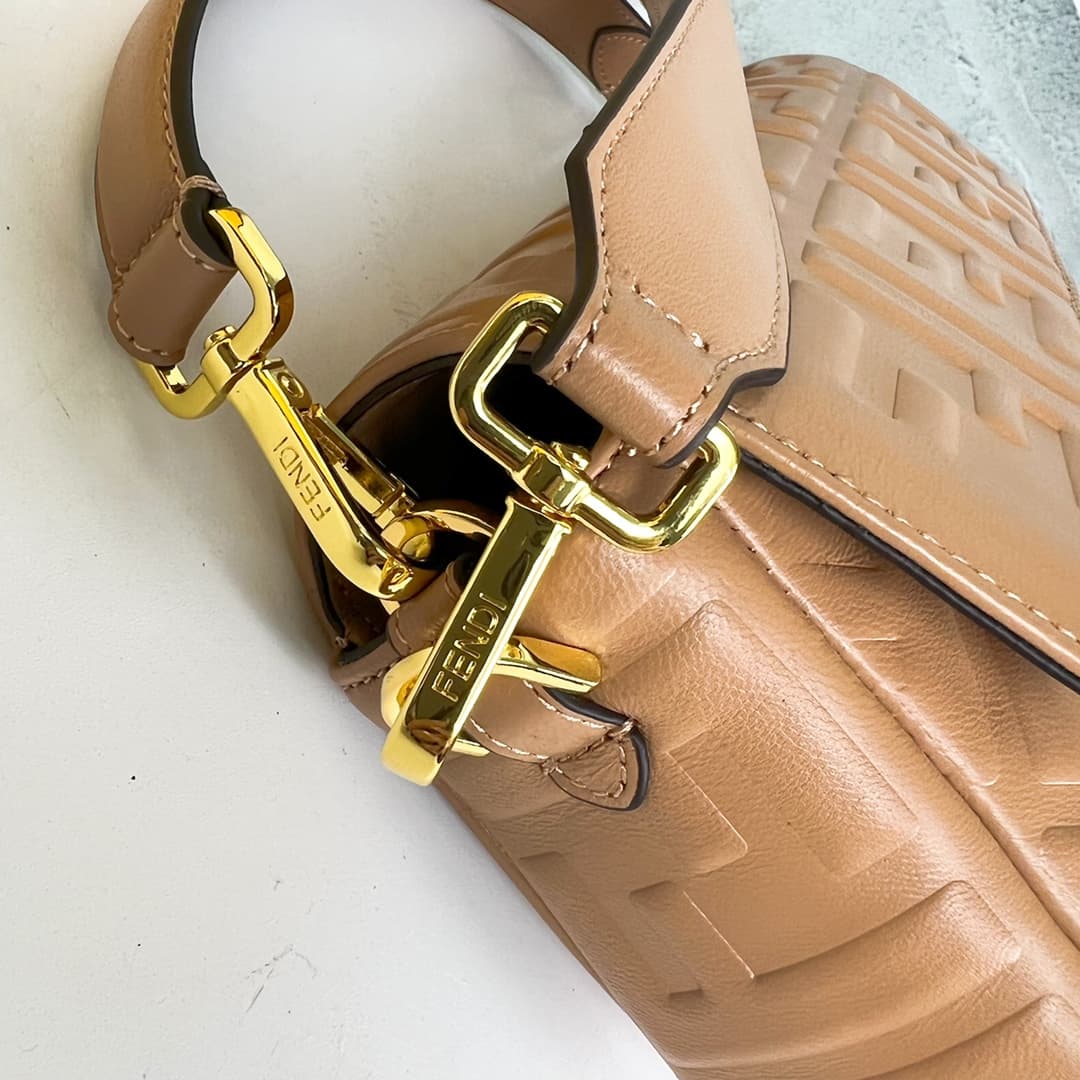 C2933 💰👑FENDI — image 5