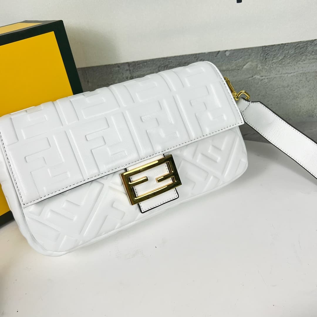 C2930 💰👑FENDI — image 2