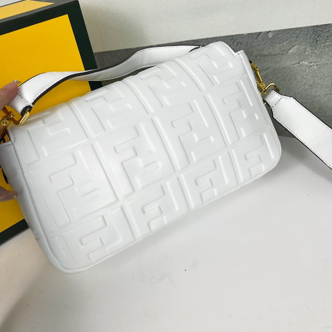 C2930 💰👑FENDI — image 4