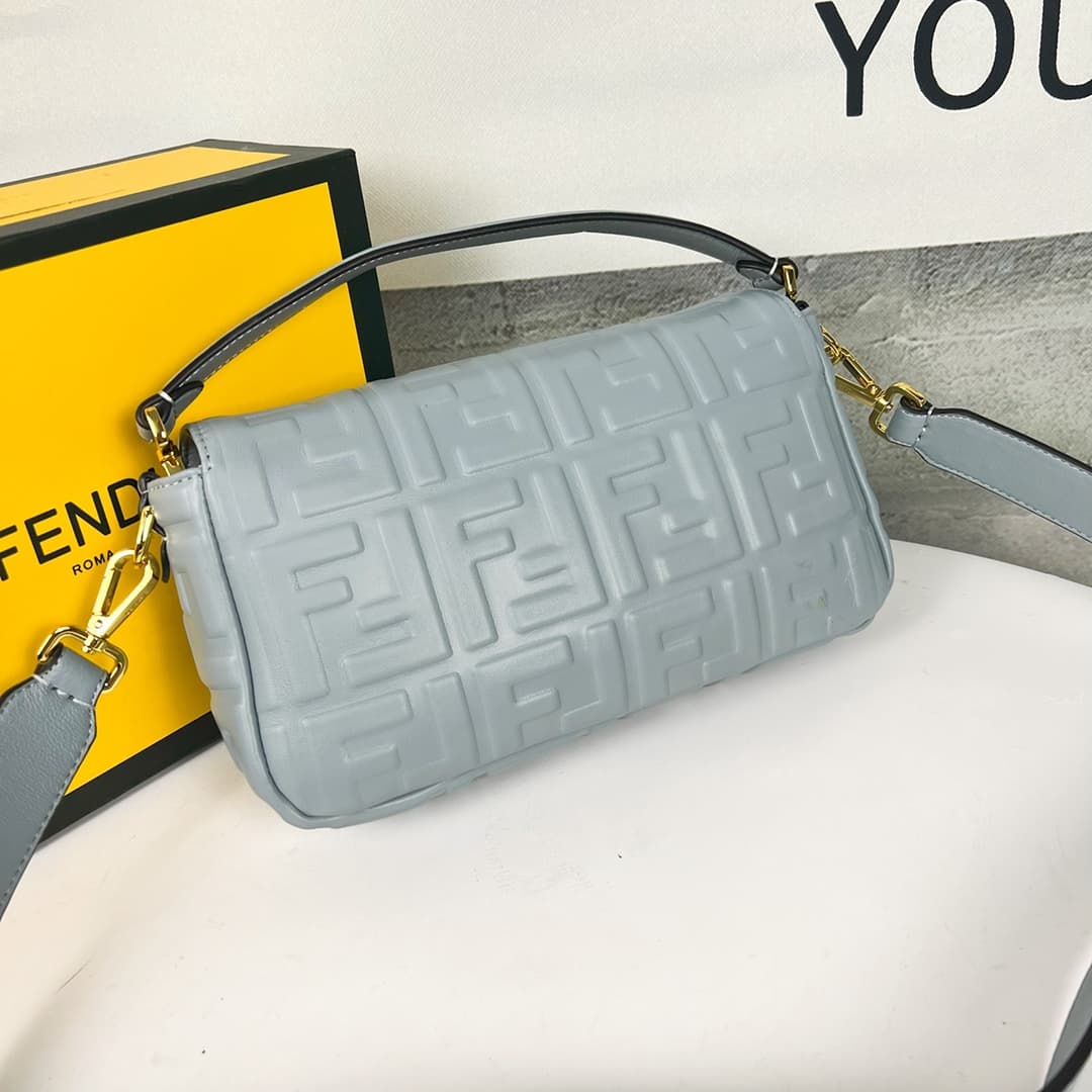 C2929 💰👑FENDI — image 3