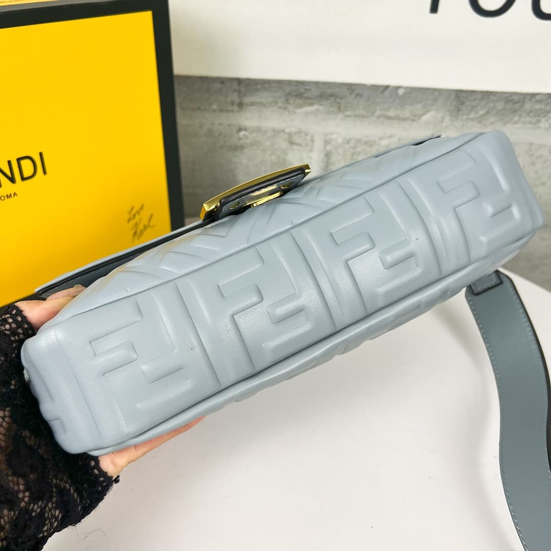 C2929 💰👑FENDI — image 4