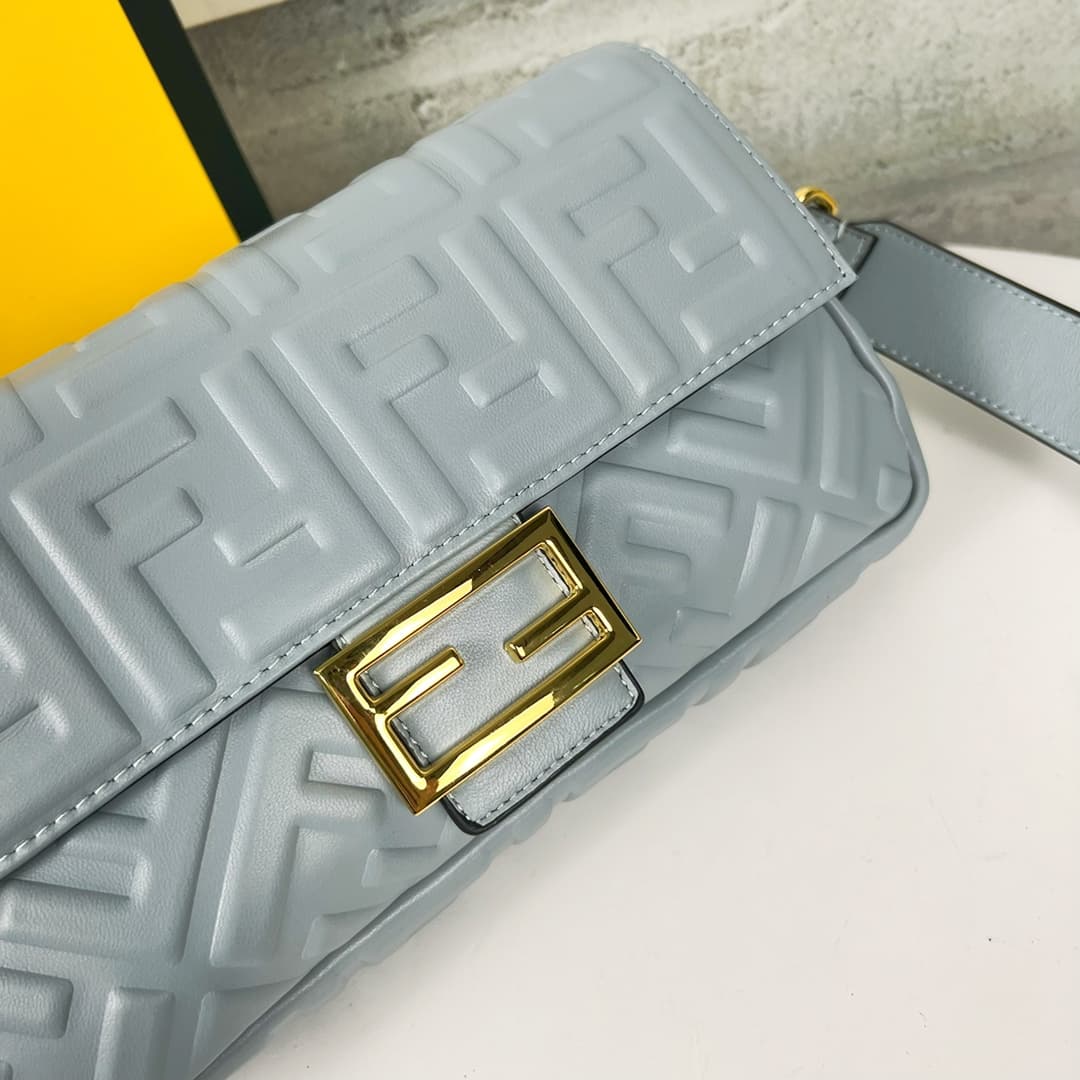 C2929 💰👑FENDI — image 5