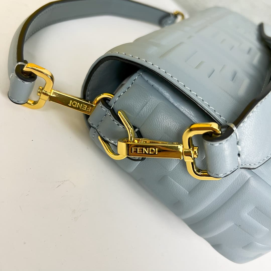 C2929 💰👑FENDI — image 6