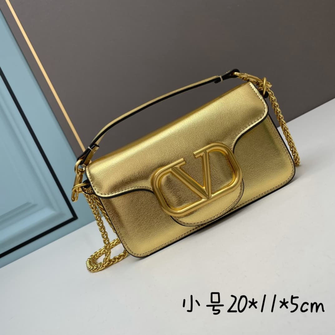C8248 Small size [520 Selection] VALENTINO Hu Jia’s MINILOCO calfskin product. Composed of metal chains and fine leather, it features a unique double handle design. It can also be converted into a handbag by removing the handle. With multiple styling opti — image 1