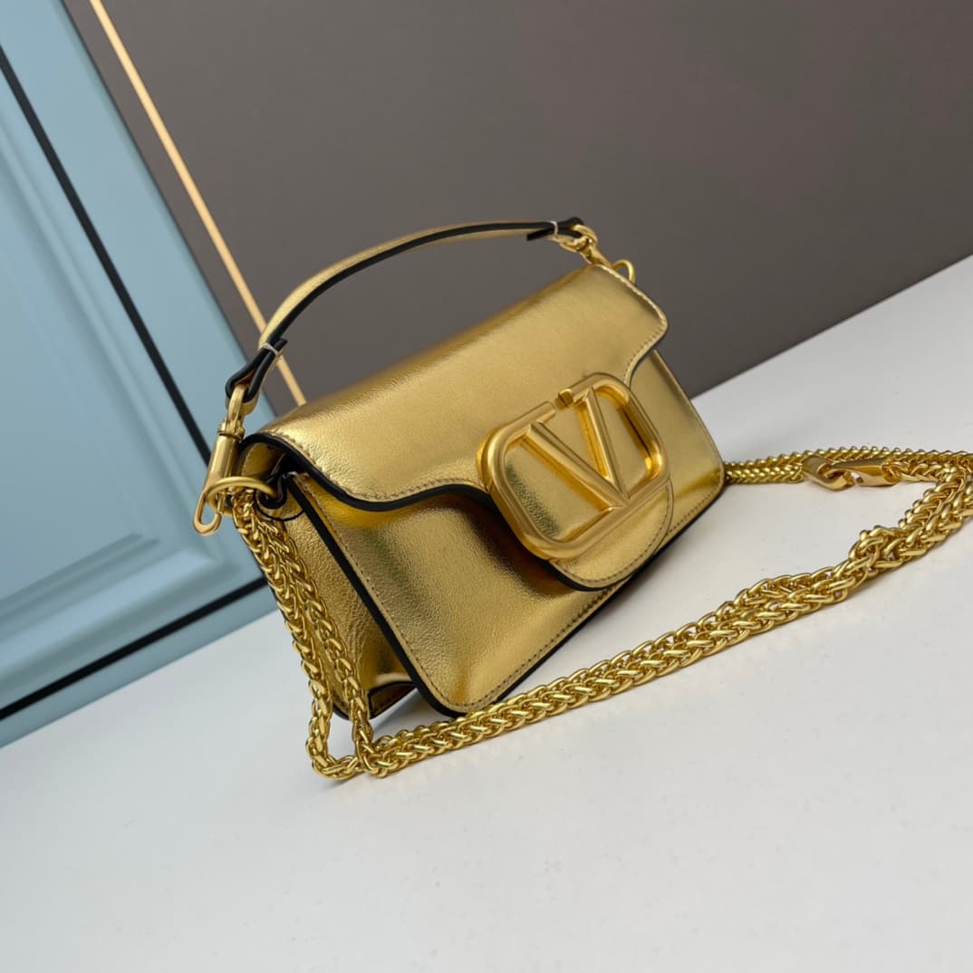 C8248 Small size [520 Selection] VALENTINO Hu Jia’s MINILOCO calfskin product. Composed of metal chains and fine leather, it features a unique double handle design. It can also be converted into a handbag by removing the handle. With multiple styling opti — image 2