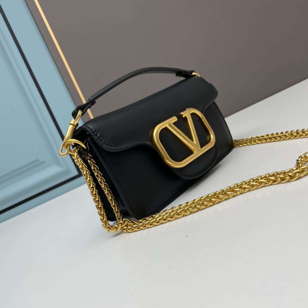 C8243 Small size [520 Selection] VALENTINO Hu Jia’s MINILOCO calfskin product. Composed of metal chains and fine leather, it features a unique double handle design. It can also be removed and transformed into a handbag. With multiple styling options, it c — image 2