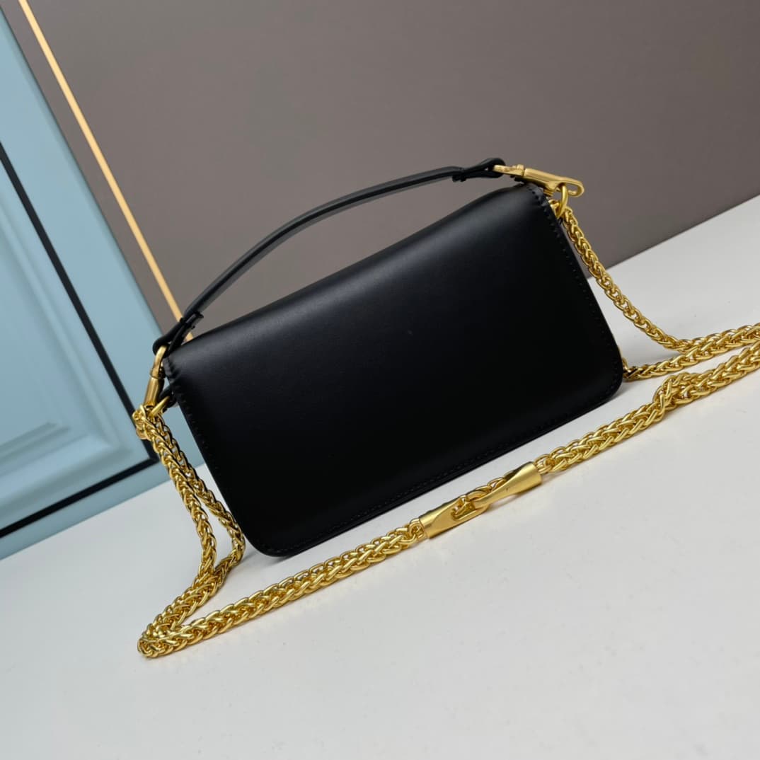 C8243 Small size [520 Selection] VALENTINO Hu Jia’s MINILOCO calfskin product. Composed of metal chains and fine leather, it features a unique double handle design. It can also be removed and transformed into a handbag. With multiple styling options, it c — image 3